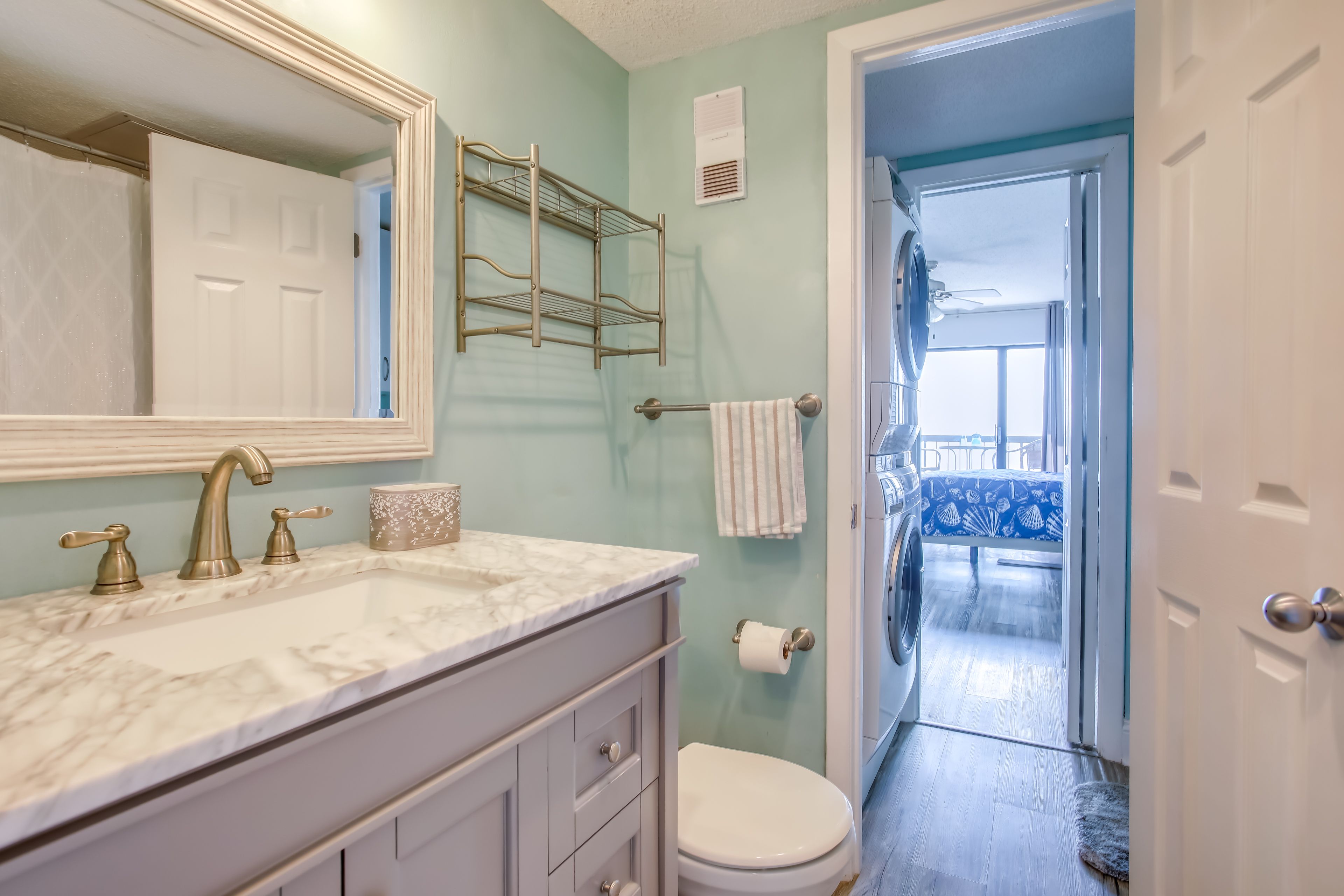 Full Bathroom | Complimentary Toiletries
