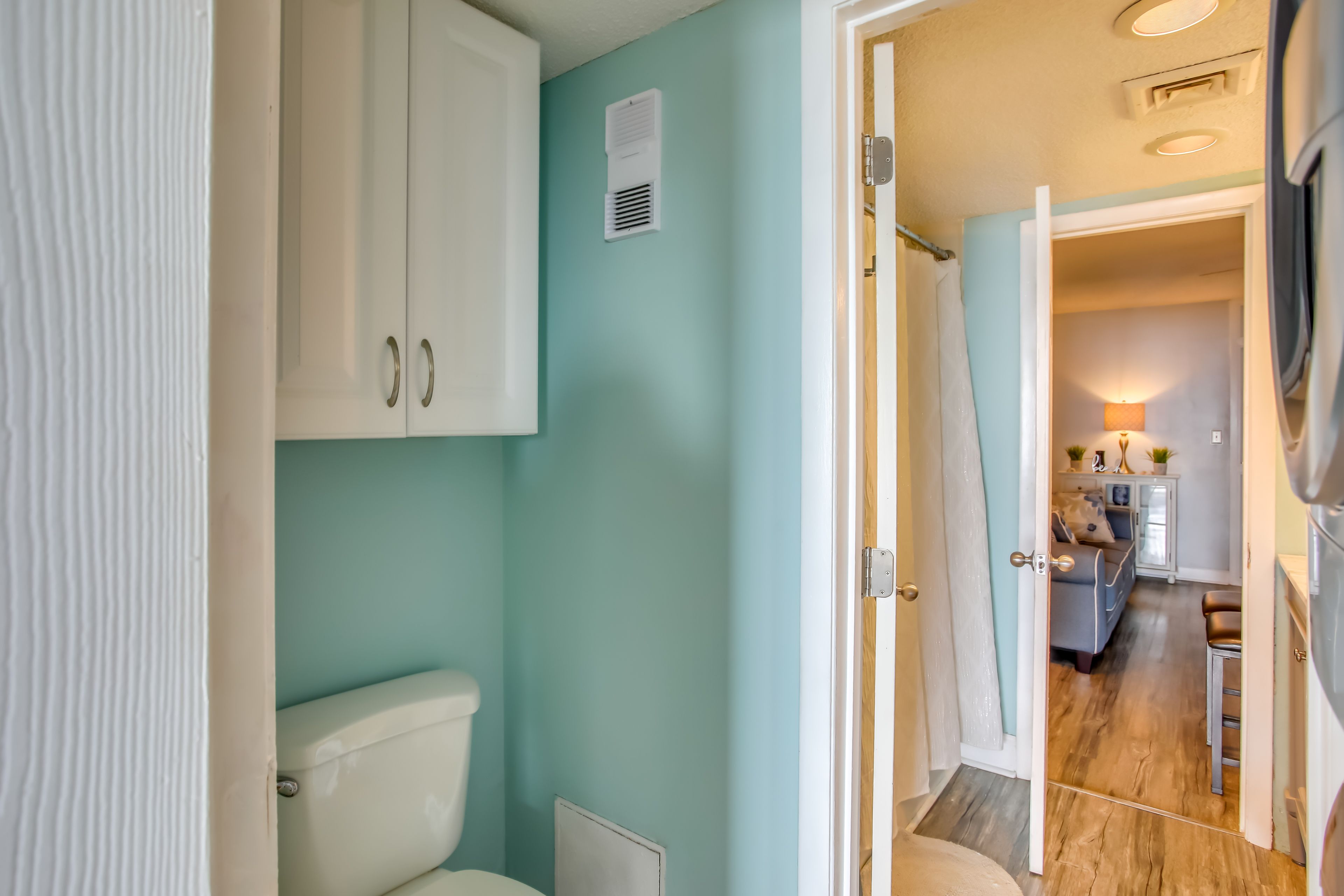 Half Bathroom | Laundry | Detergent Provided