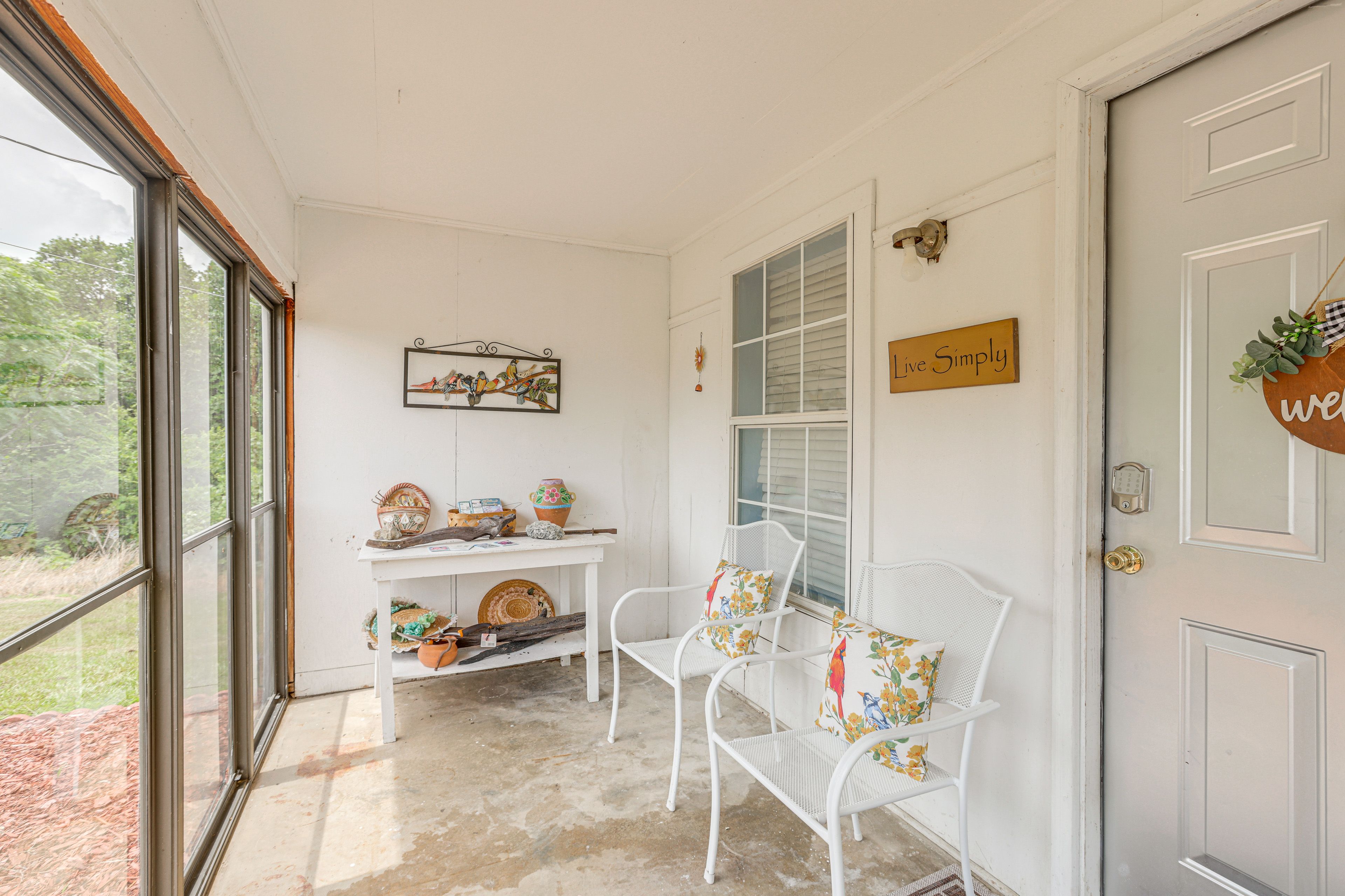 Screened-In Porch | Hunting Nearby | Rural View