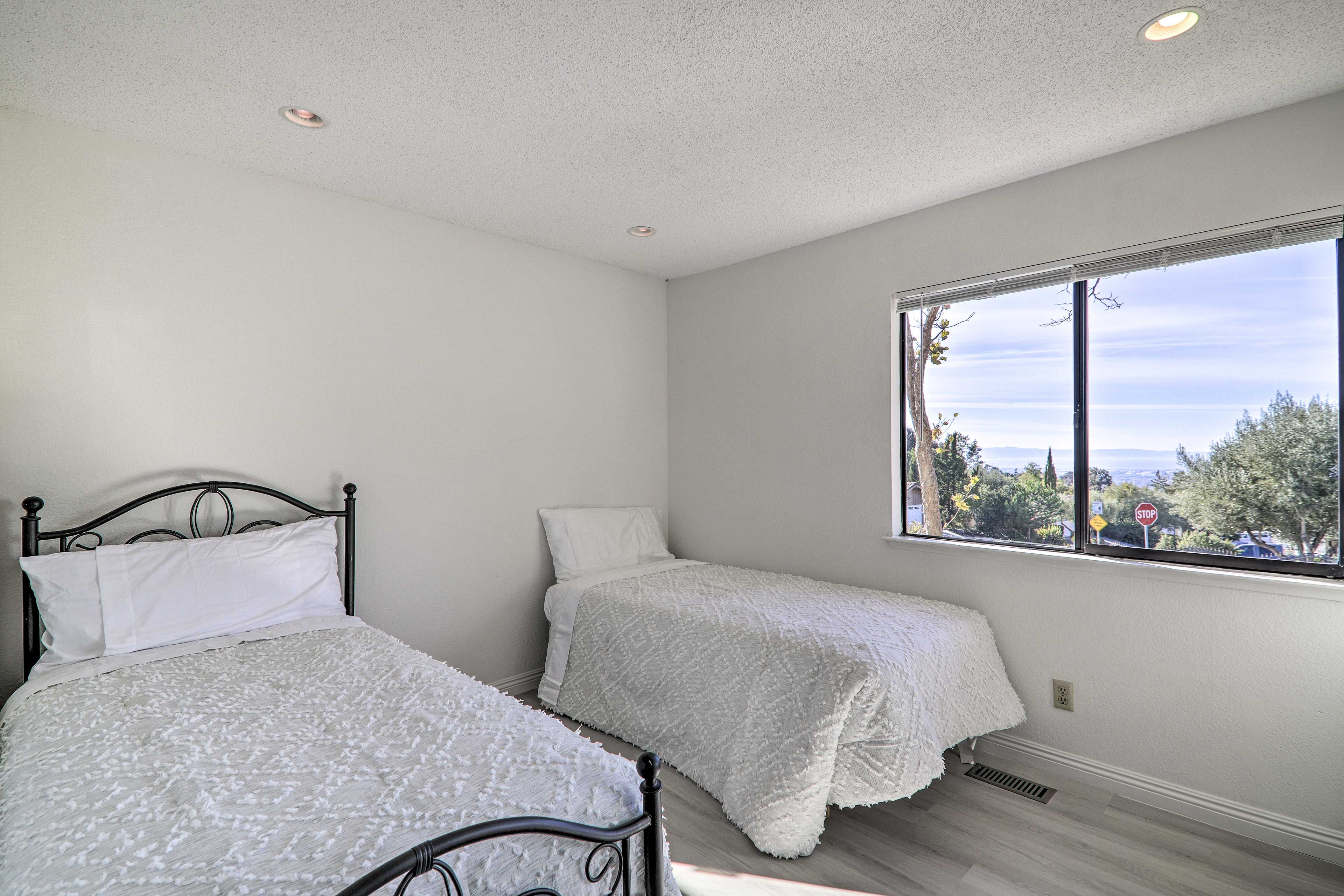 Bedroom 3 | 2 Twin Beds