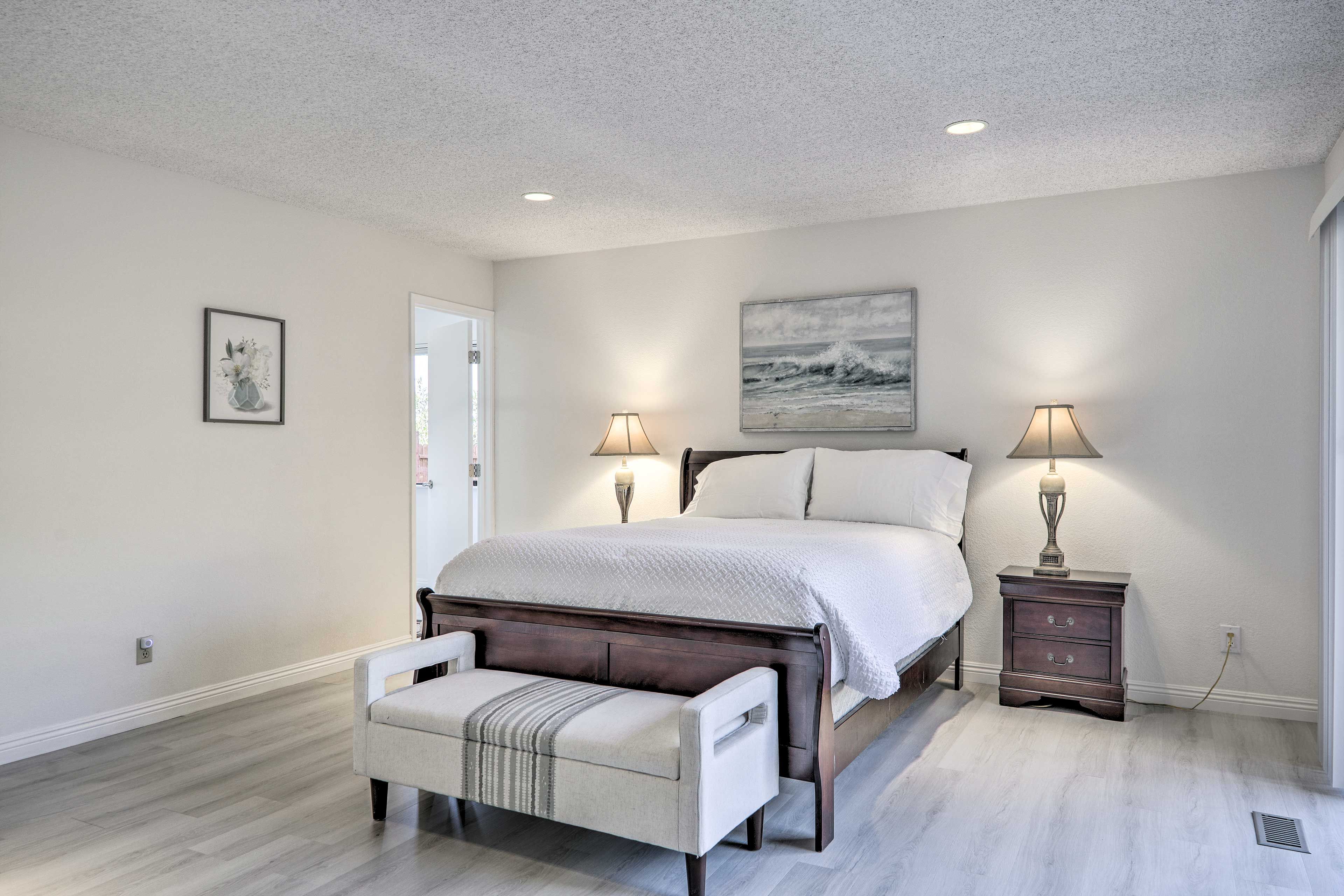 Bedroom 1 | Queen Bed | En-Suite Bathroom