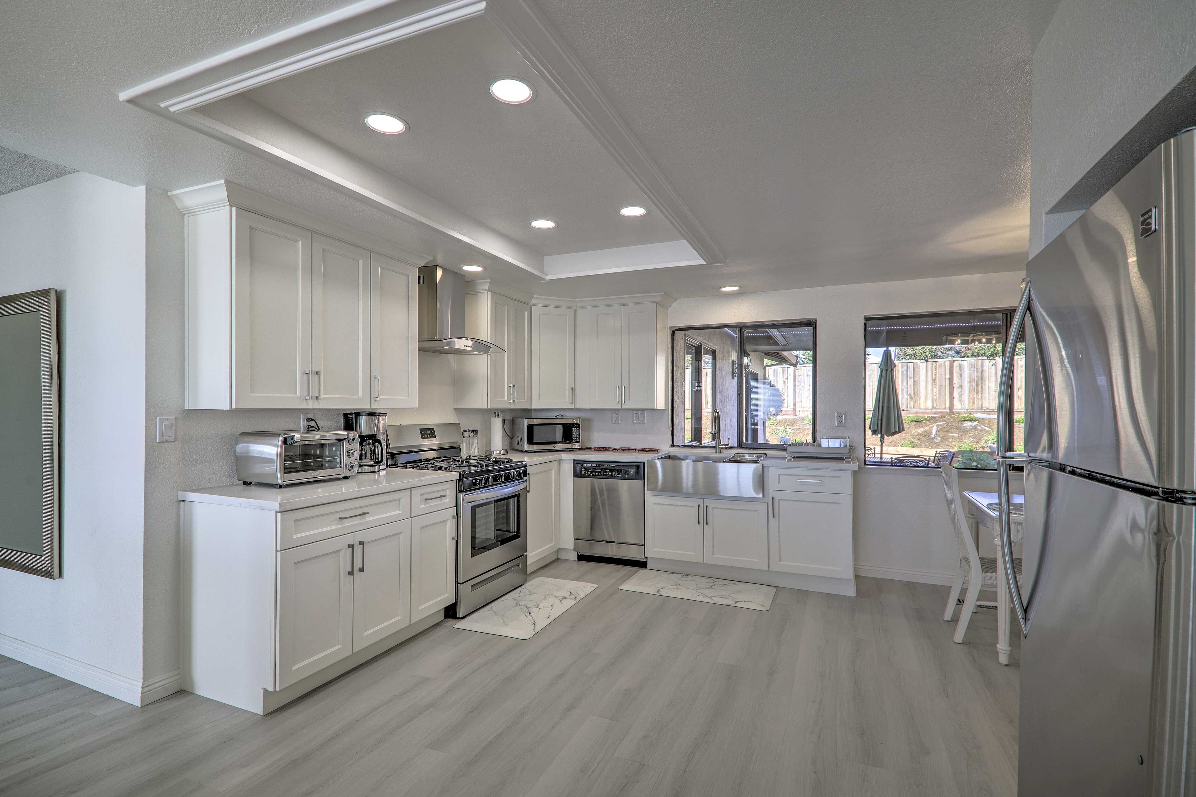 Kitchen | Coffee Maker | Blender | Complimentary Spices