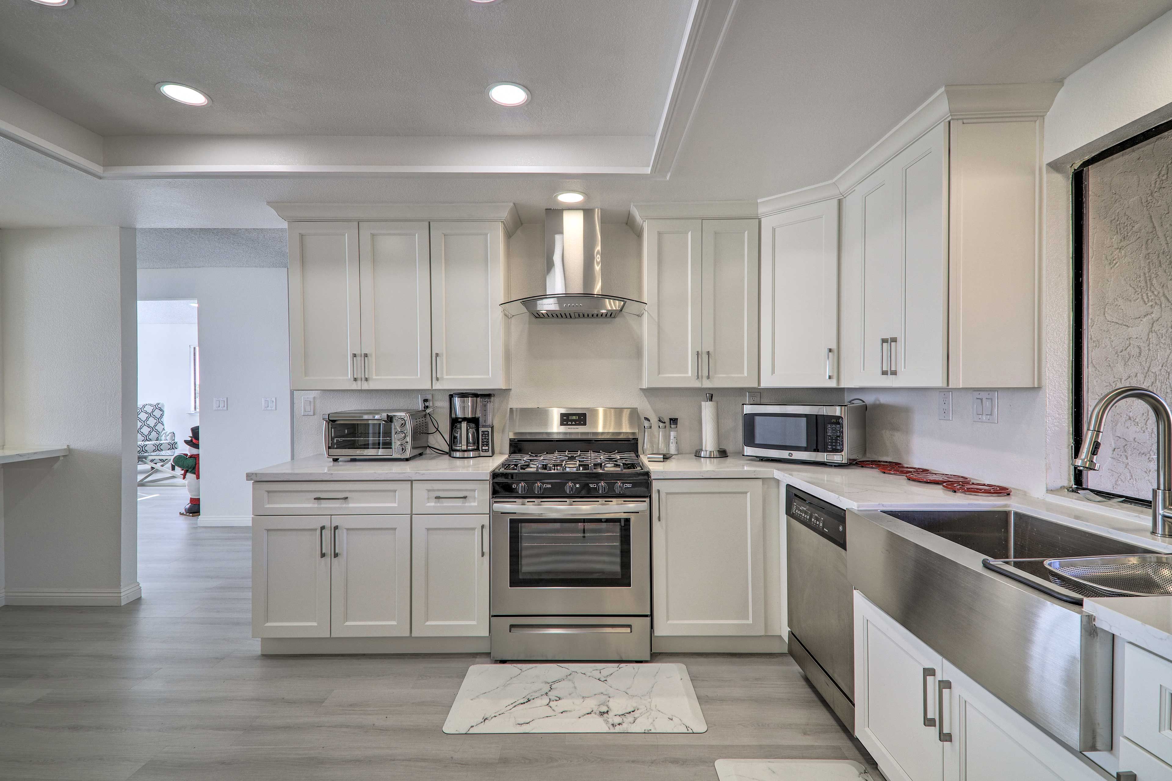 Kitchen | Quiet Neighborhood | < 1 Mi to California State University, East Bay