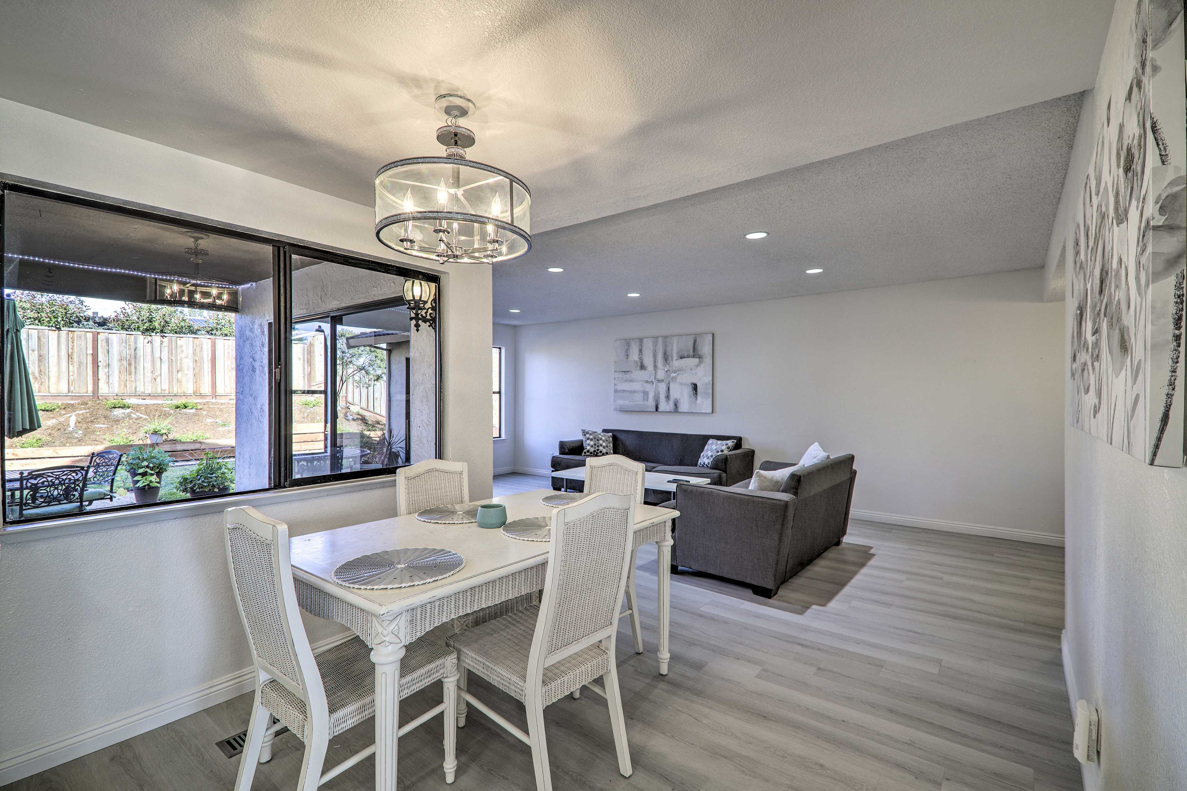Dining Area | Full Kitchen | Cooking Basics
