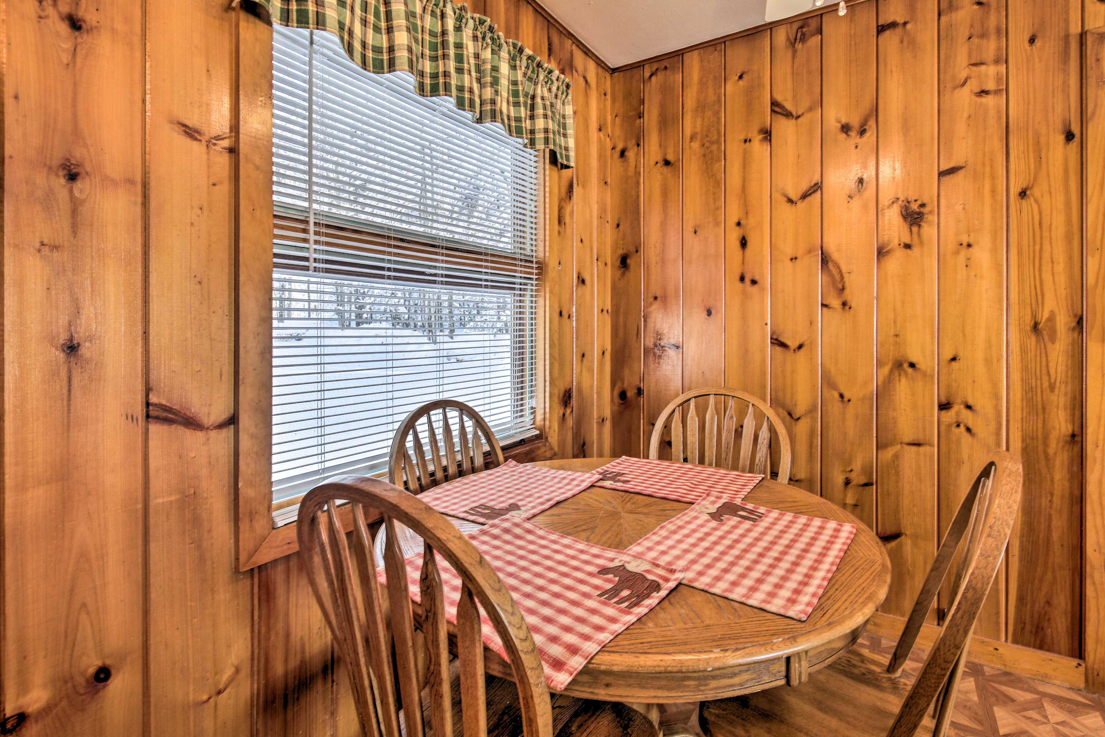 Dining Area | Dishware/Flatware