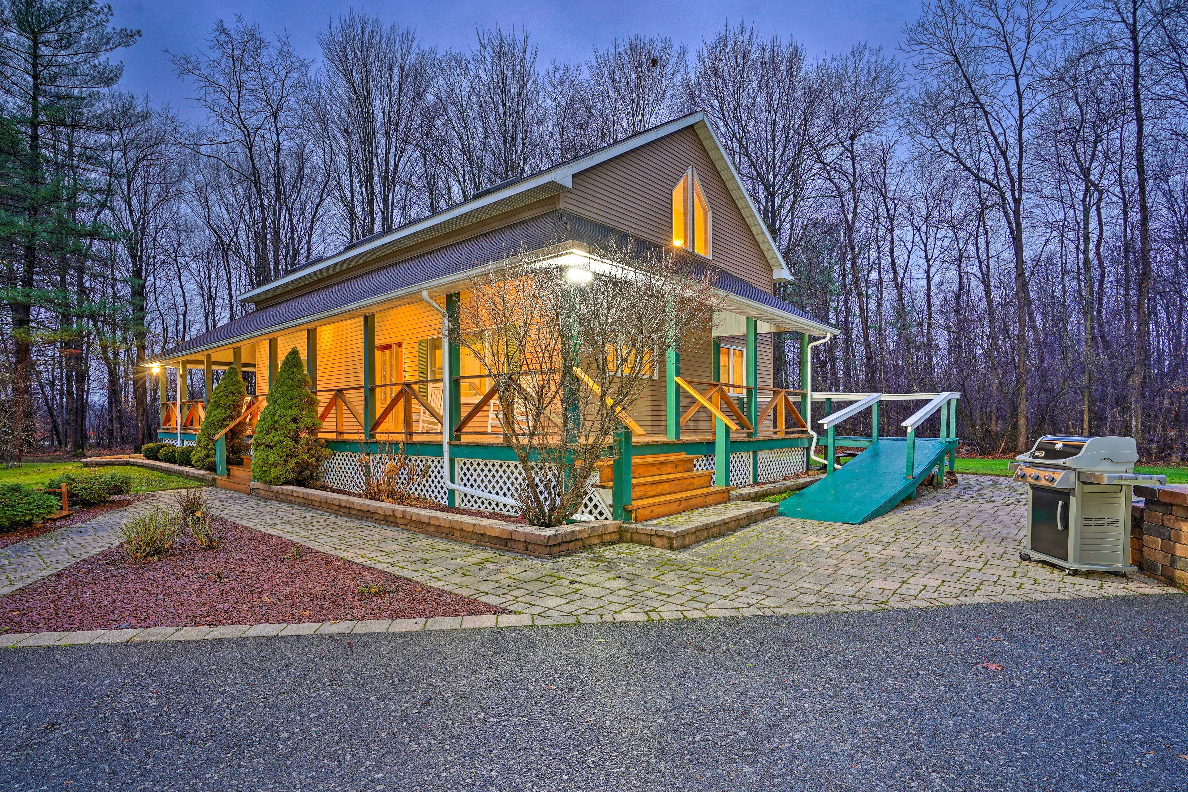 Oneida Vacation Rental | 3BR | 2.5BA | Step-Free Access via Ramp | 1,892 Sq Ft