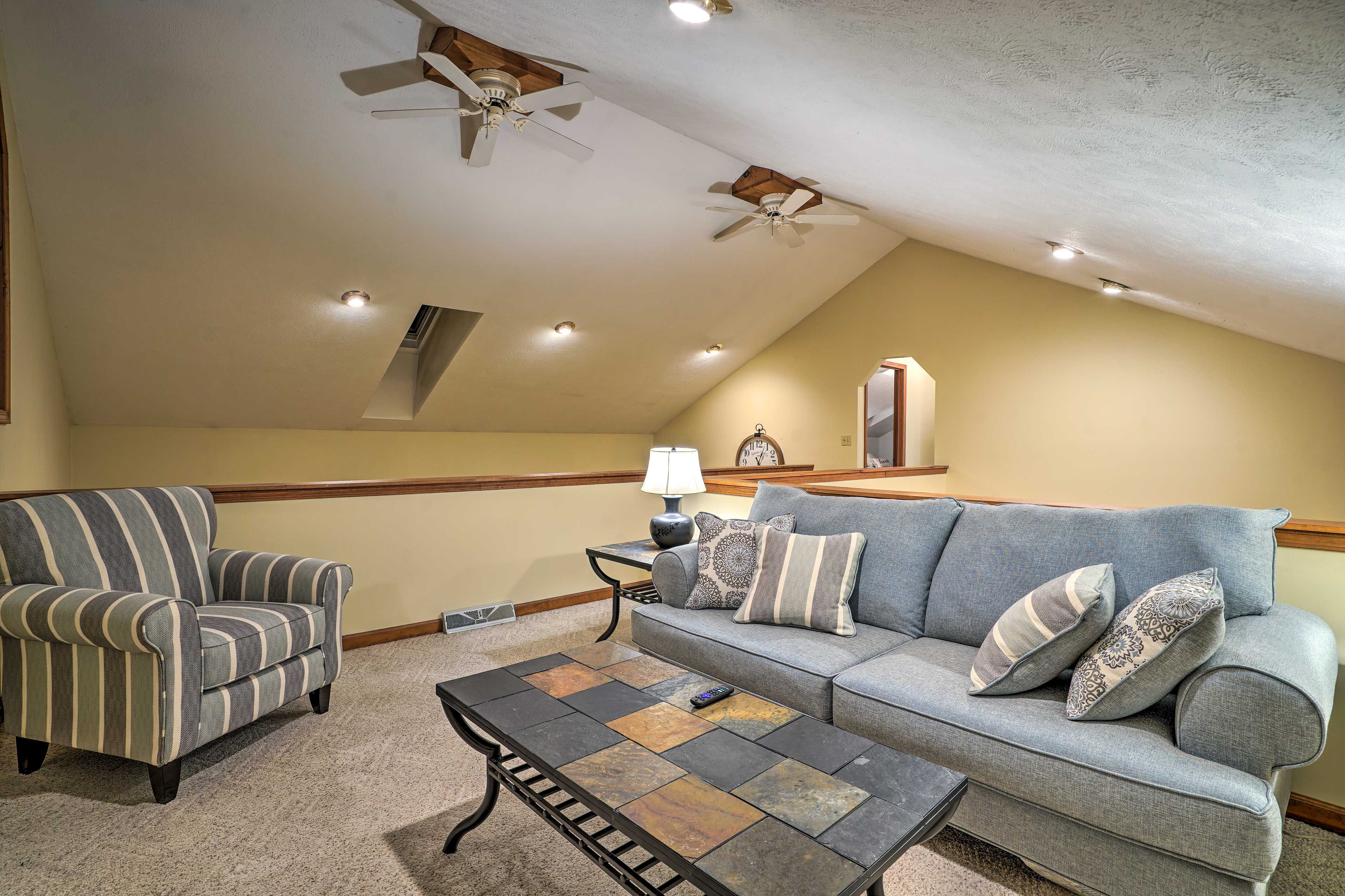 Loft | Queen Sleeper Sofa | Central A/C + Heating | Free WiFi