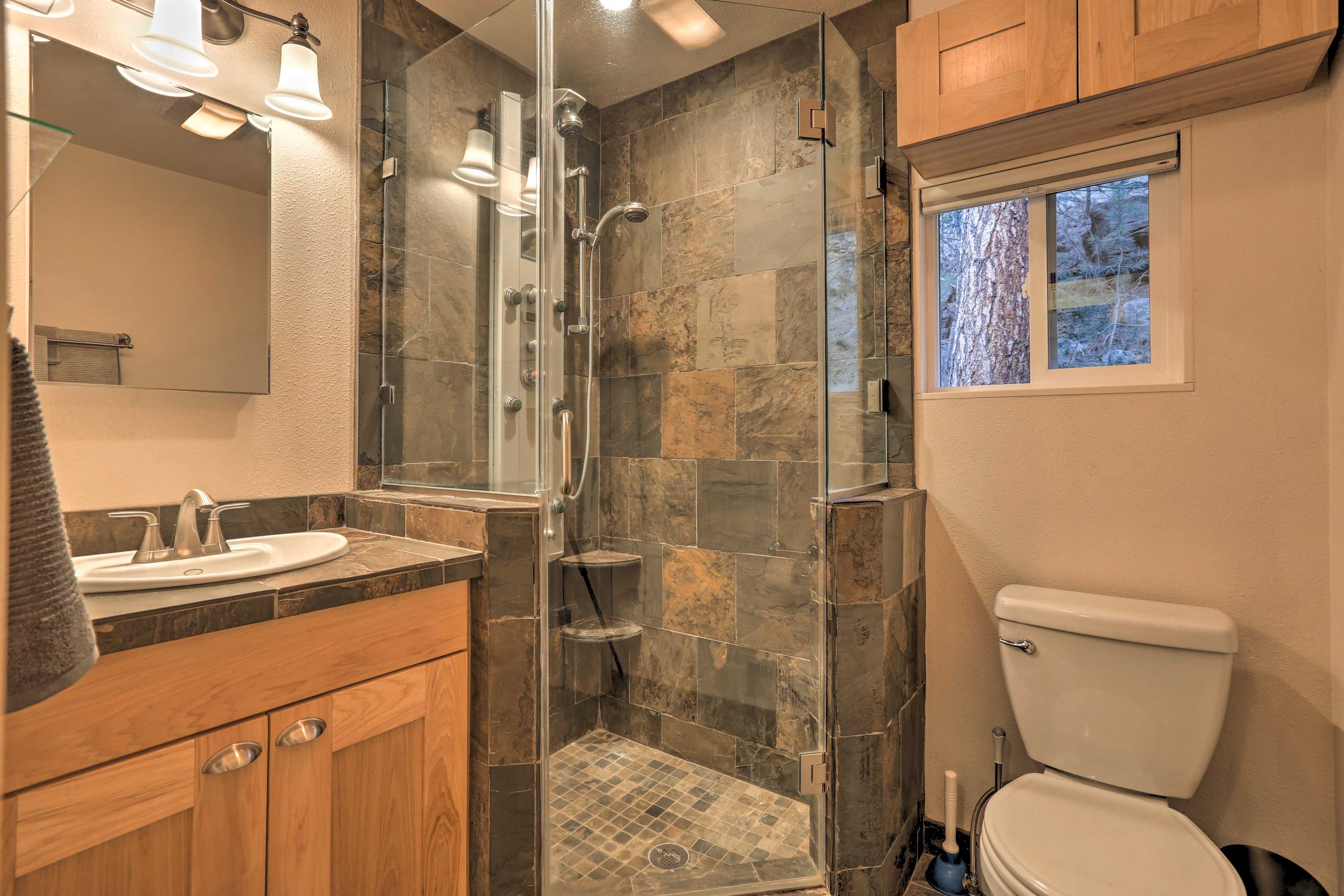 Full Bathroom | Soaking Tub