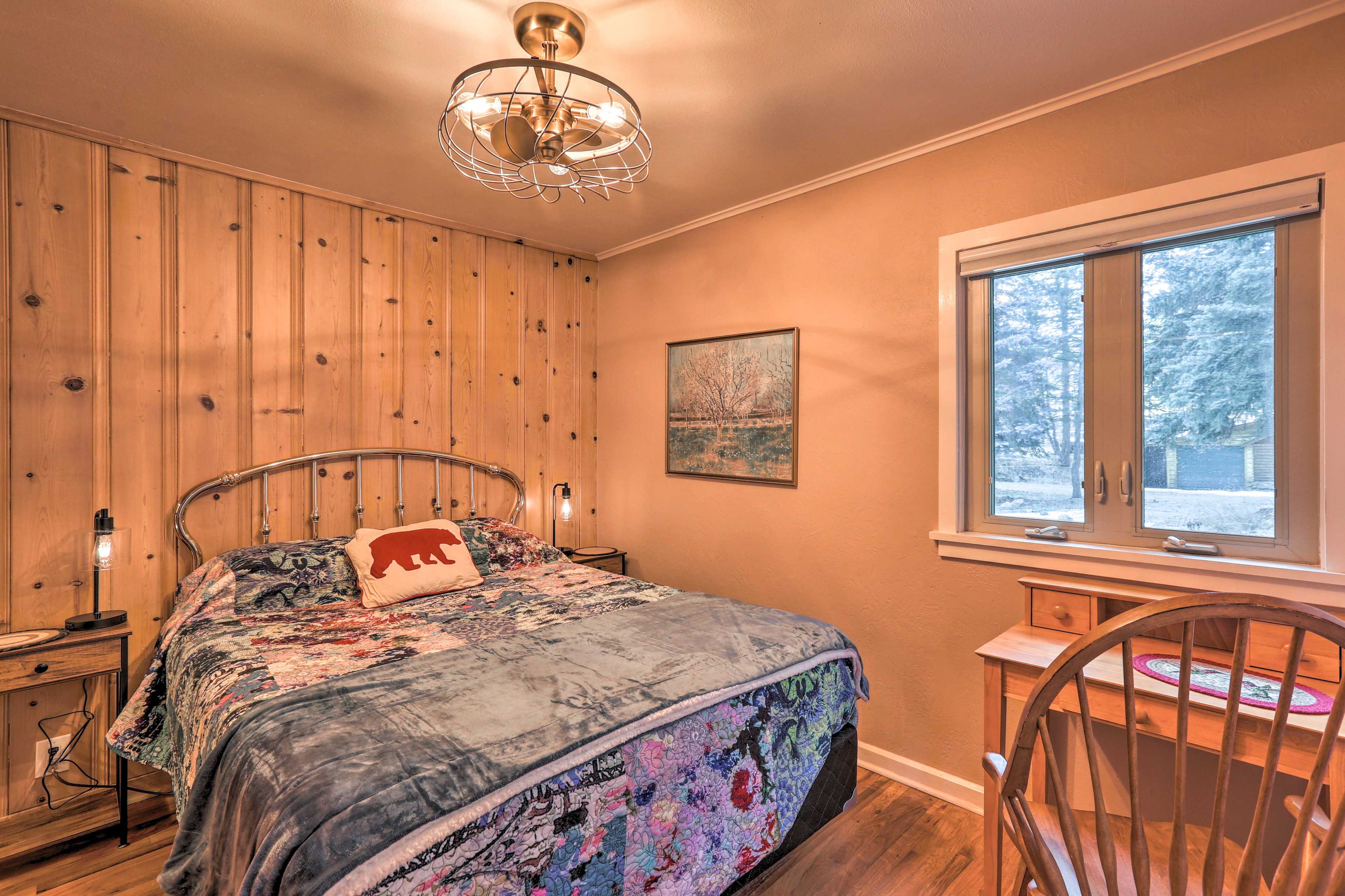 Bedroom 2 | Queen Bed | 1st Floor