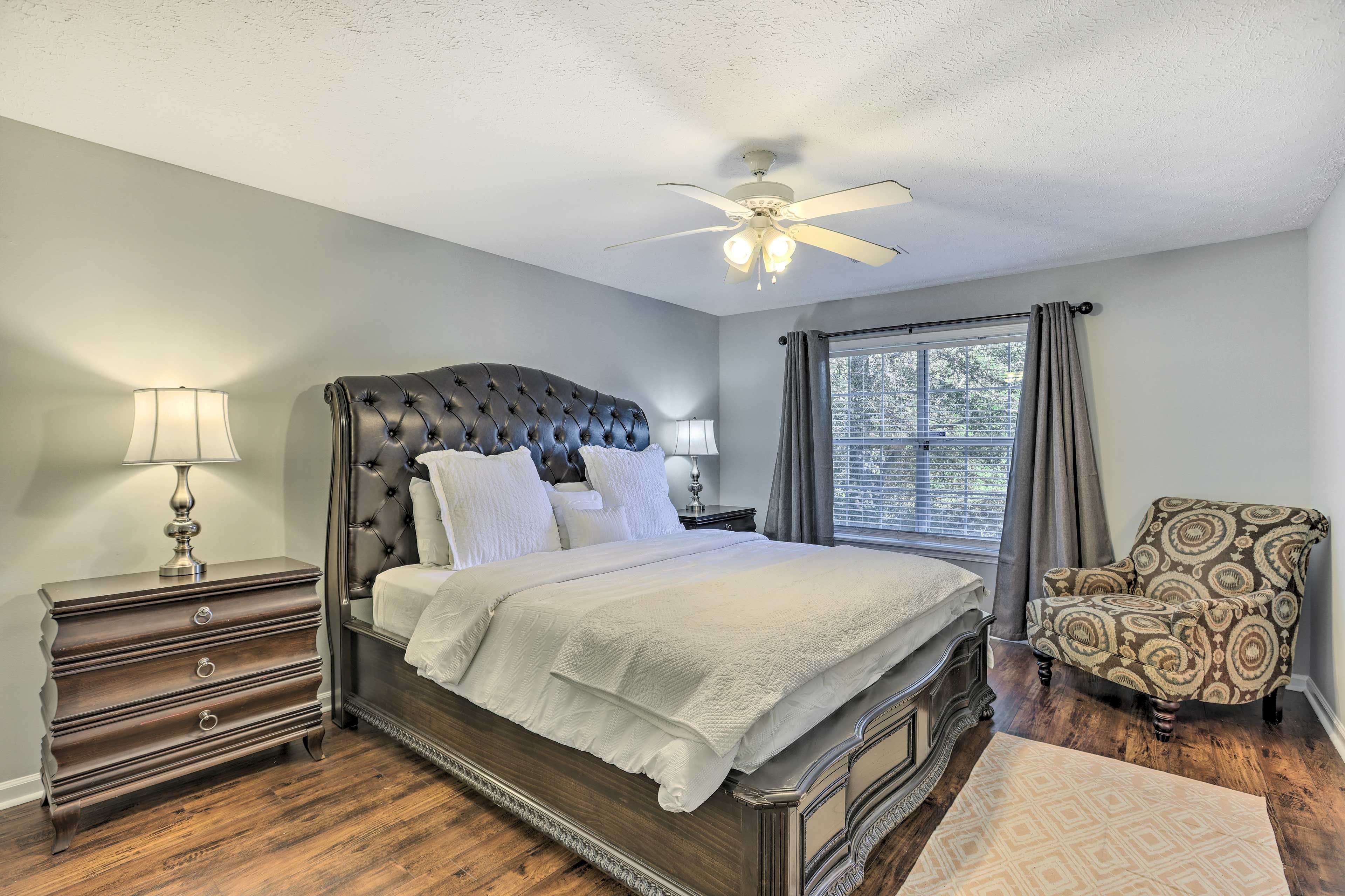 Bedroom 1 | King Bed