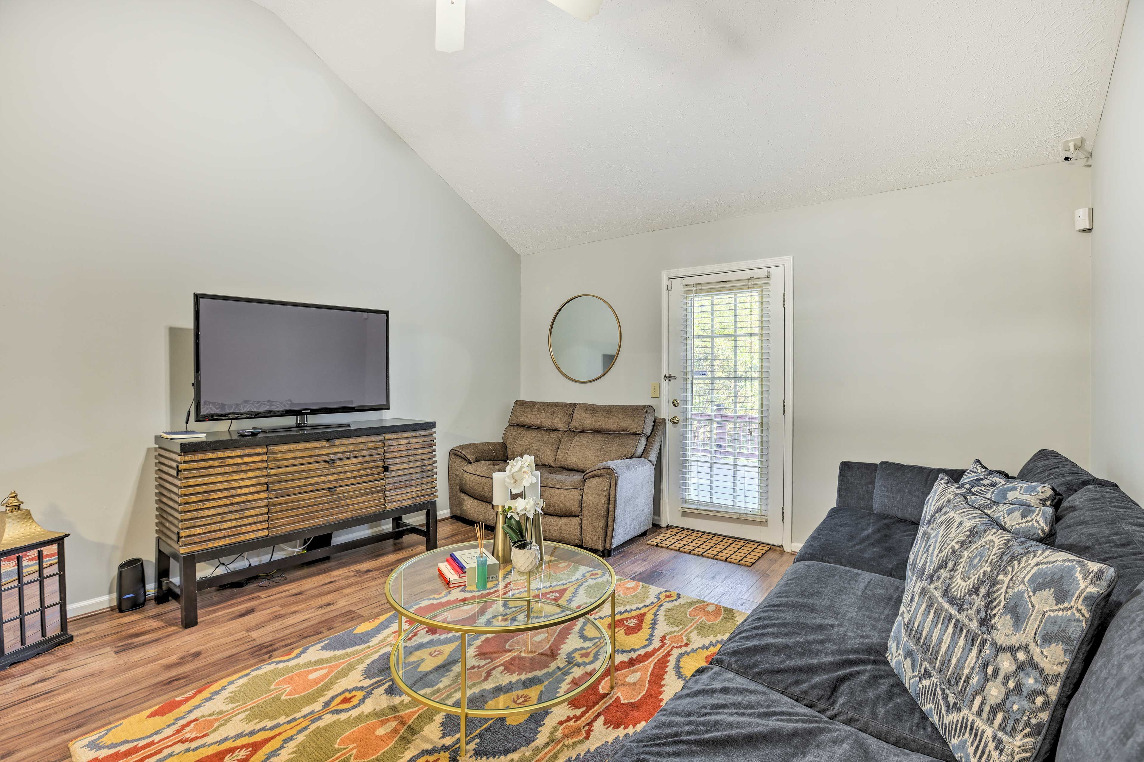 Living Area | Free WiFi