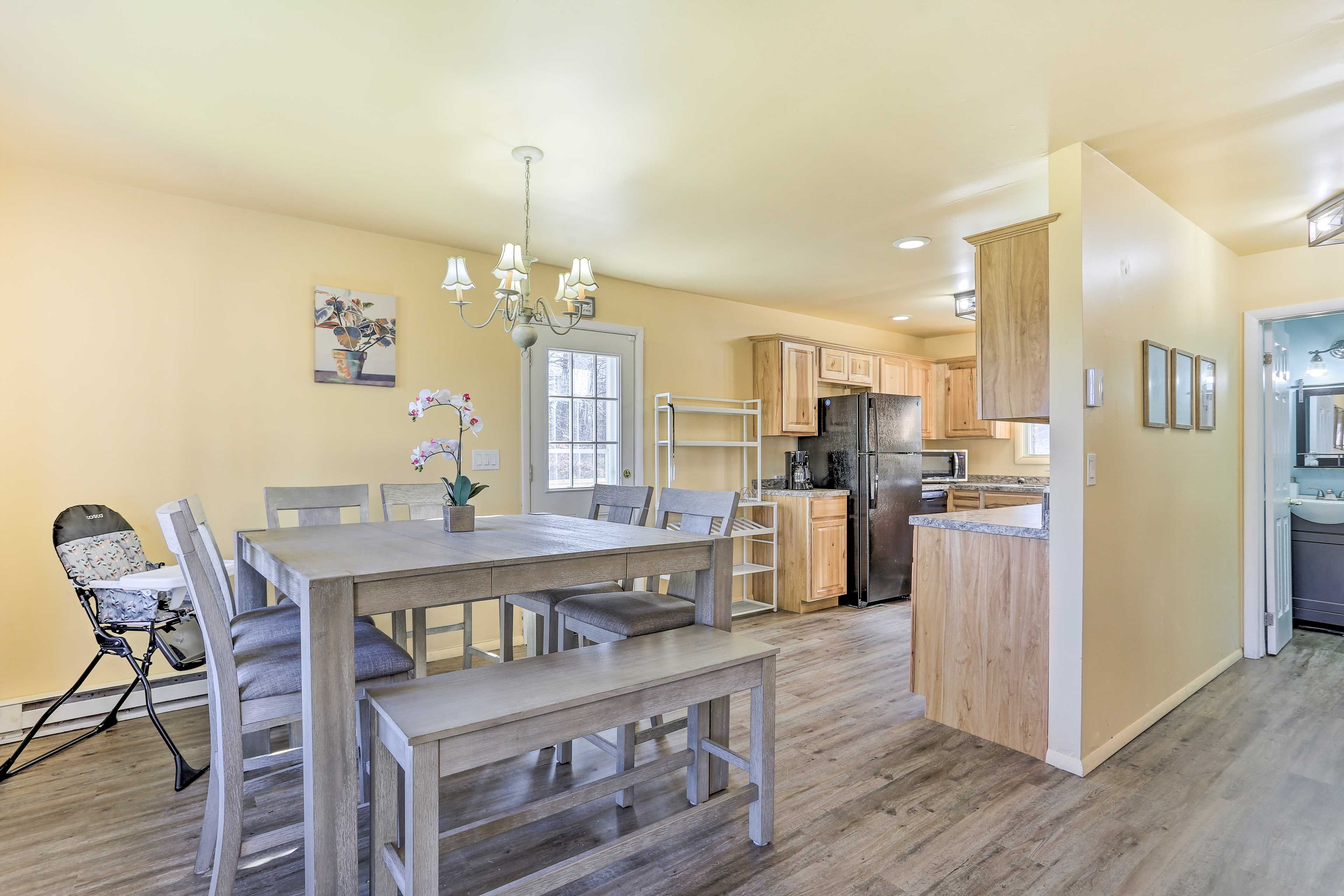 Dining Area | 1st Floor | Dishware/Flatware | Trash Bags/Paper Towels
