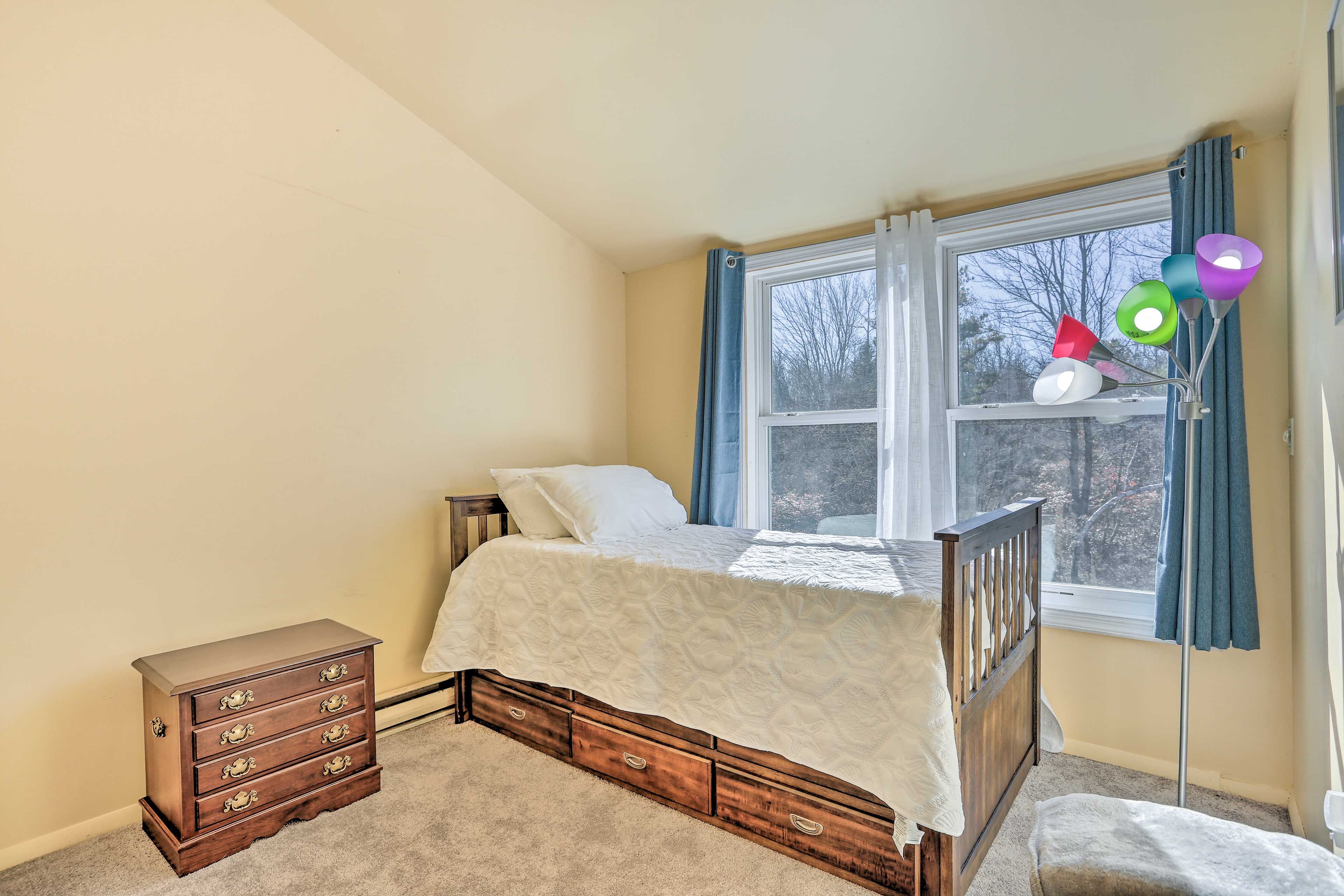 Bedroom 3 | Twin Bed w/ Twin Trundle | 2nd Floor