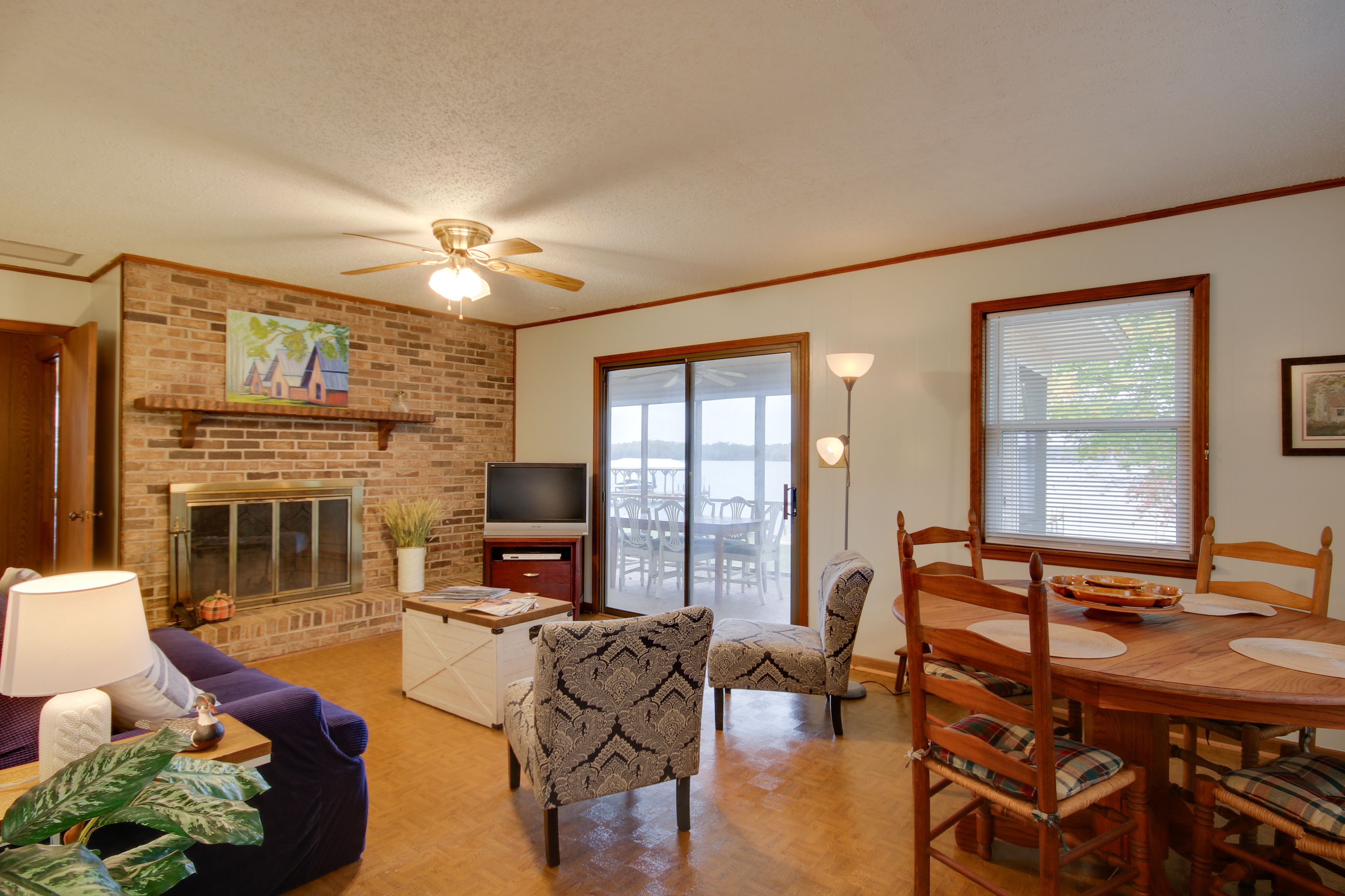 Living Space | Dining Table
