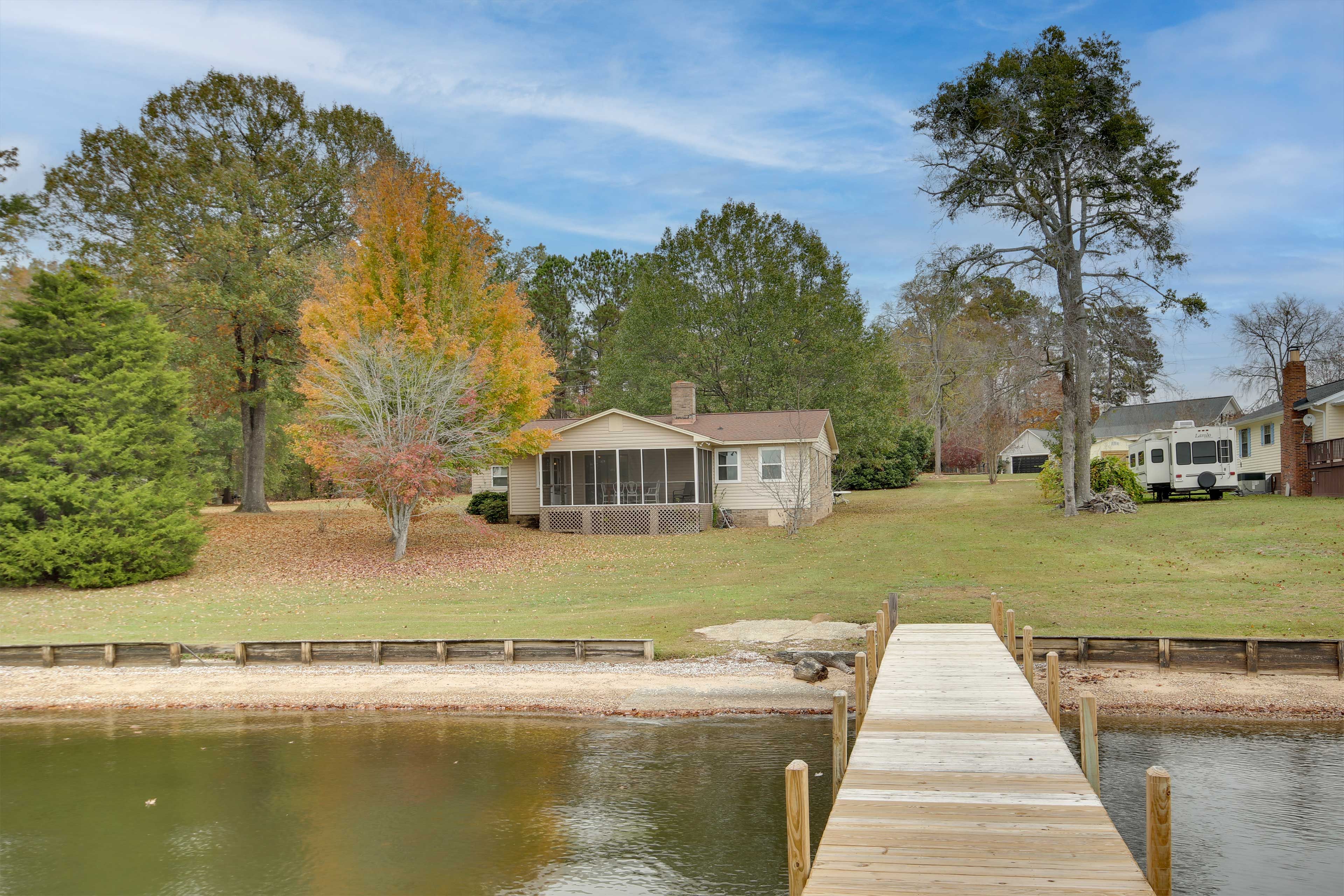 Cross Hill Vacation Rental | 3BR | 1.5BA | 1,162 Sq Ft | Step-Free Access