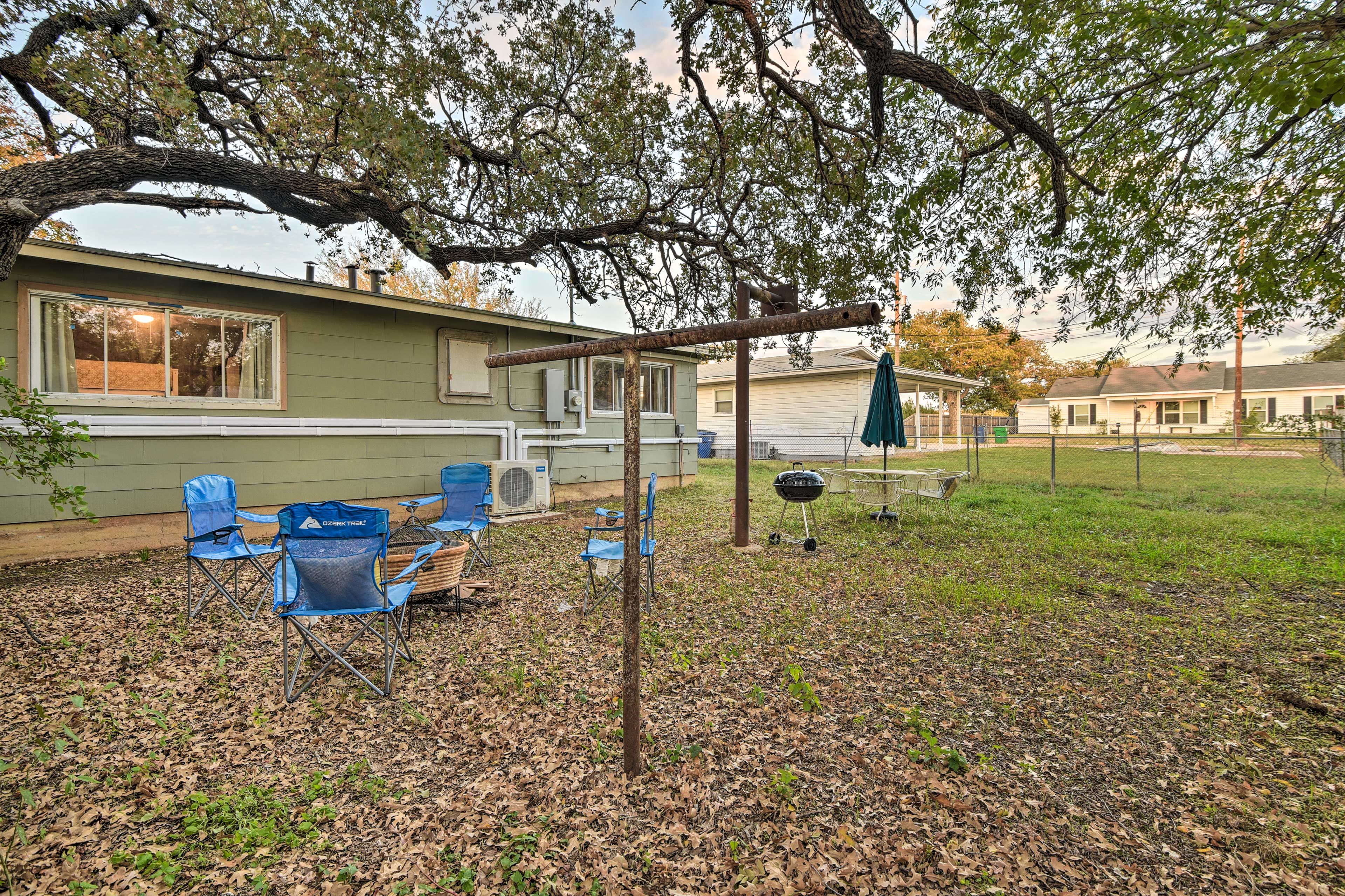 Backyard | Fire Pit | Charcoal Grill
