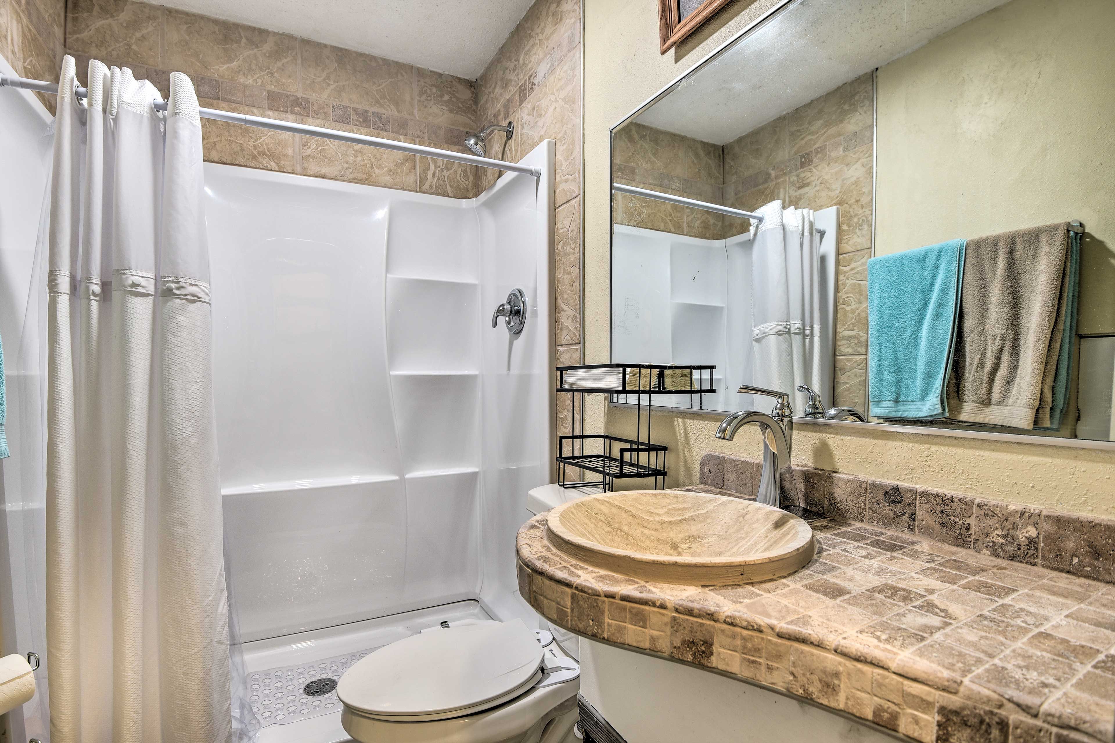Full Bathroom | Towels Provided | Complimentary Toiletries