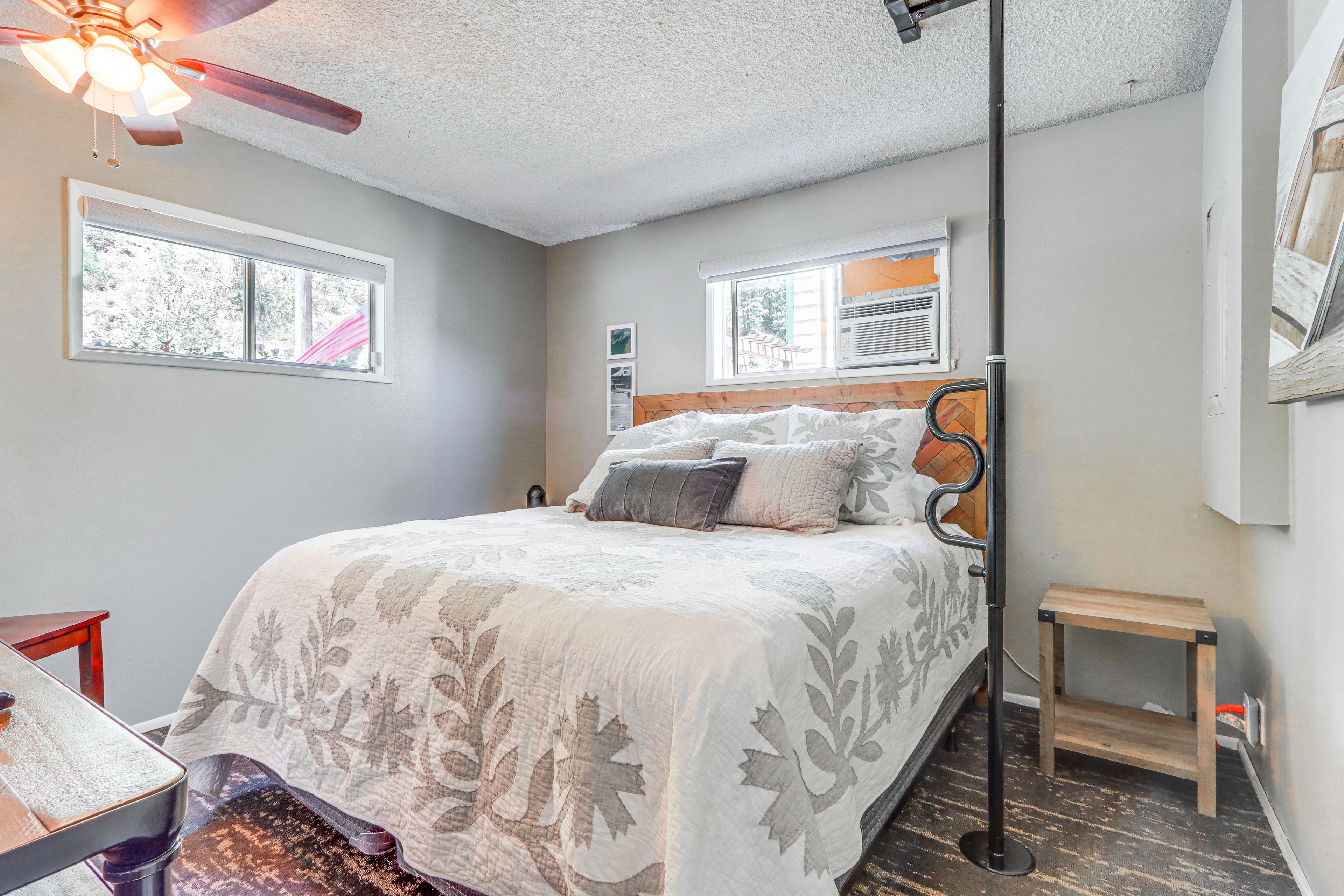 Bedroom 2 | Queen Bed | Smart TV | 1st Floor