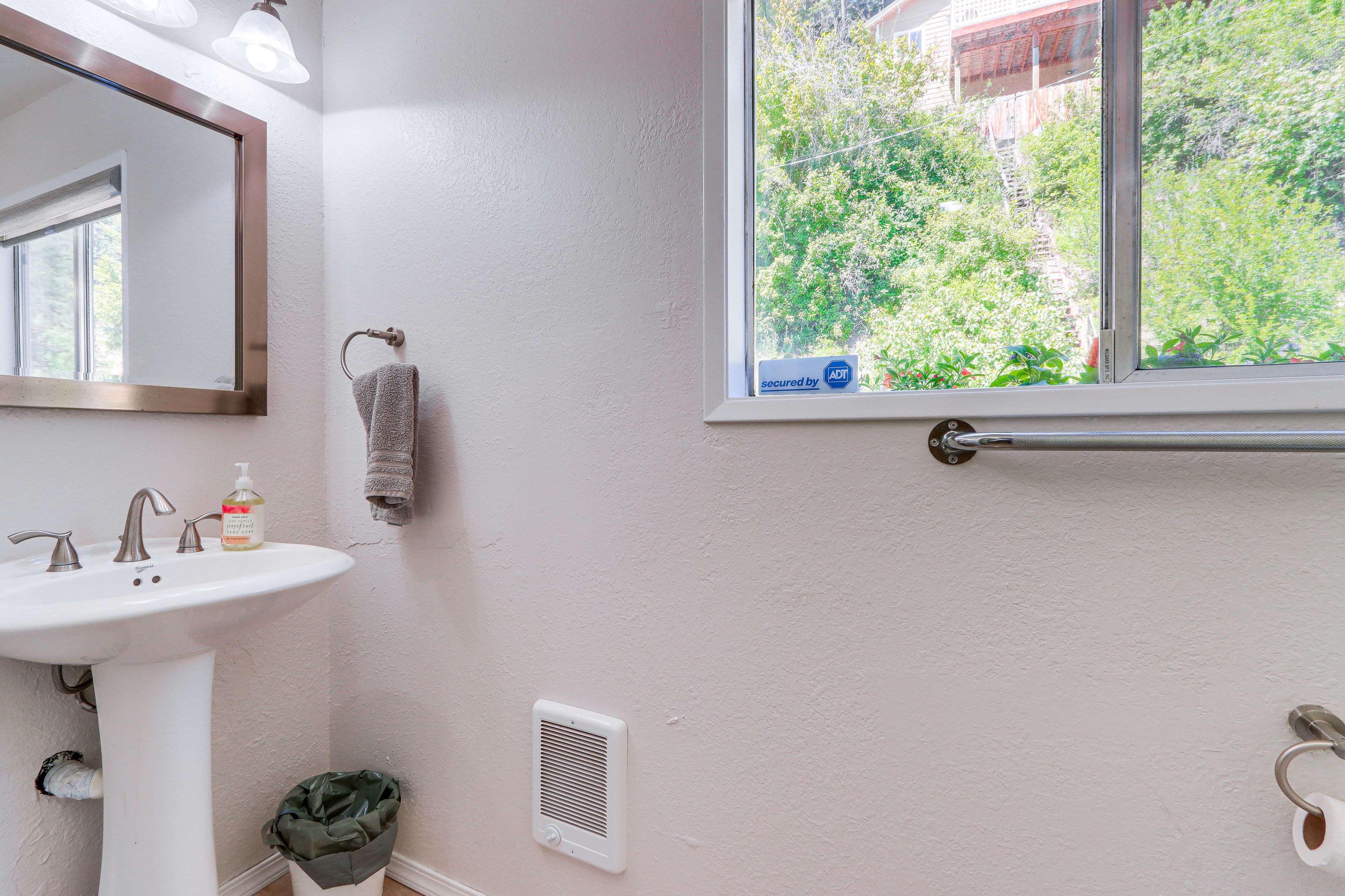 Half Bathroom | 1st Floor