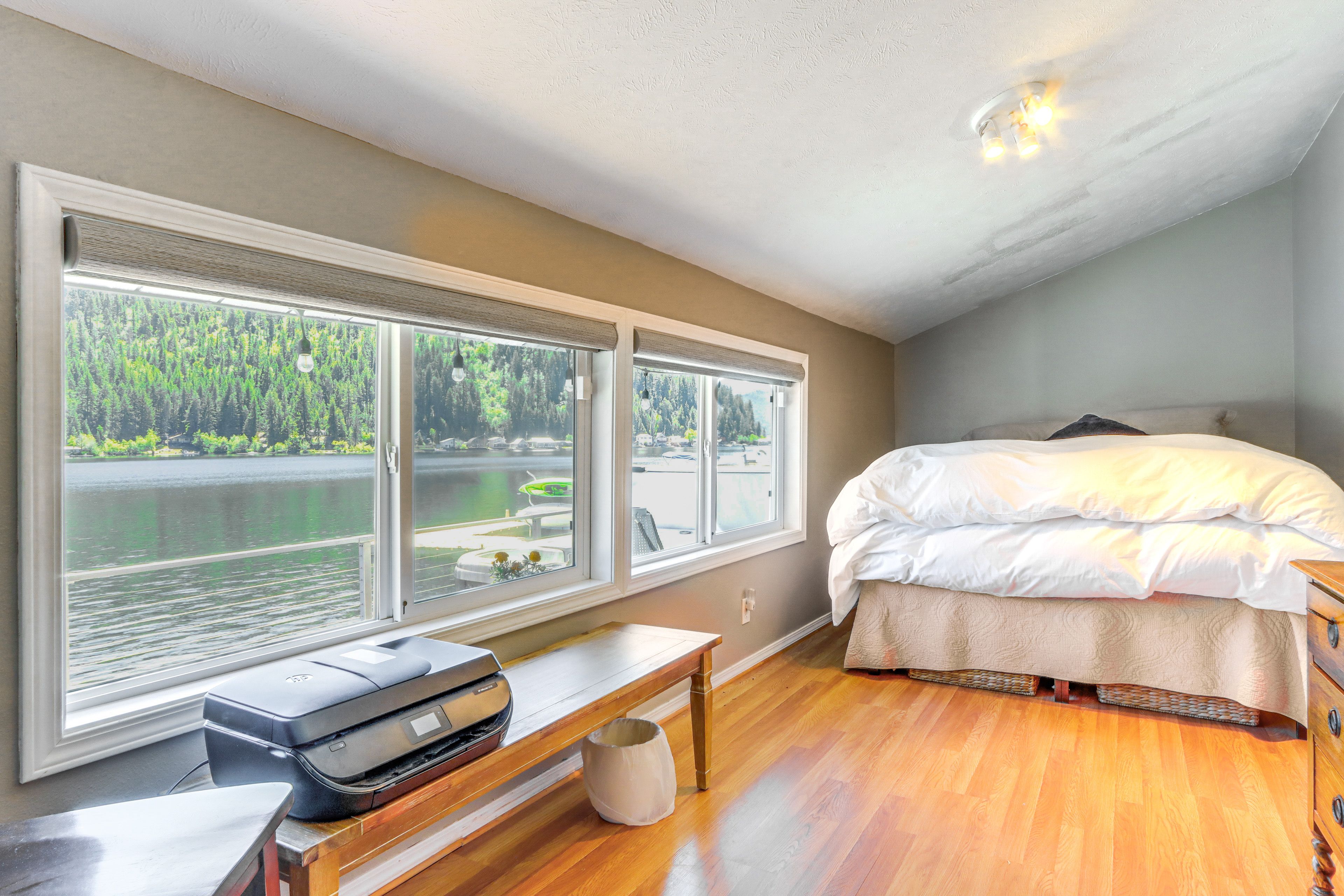 Bedroom 1 | California King Bed | 1st Floor