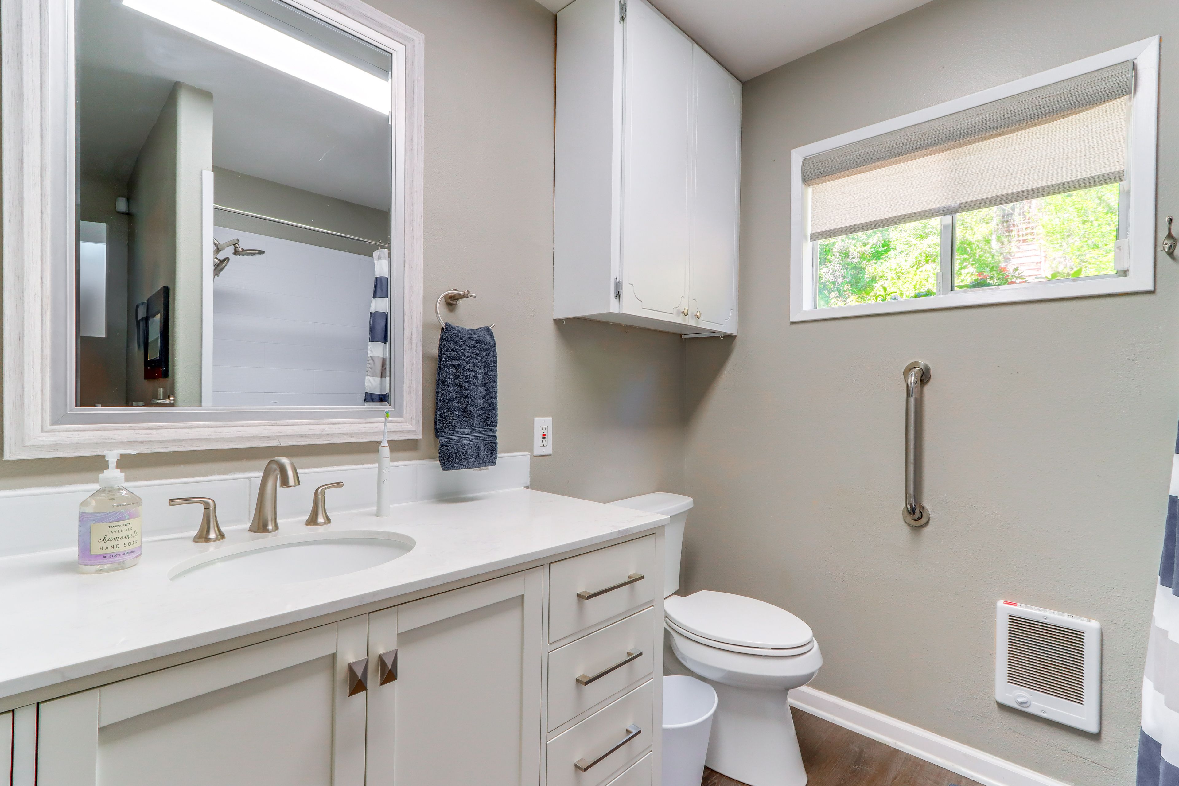 Full Bathroom | Grab Rails | Towels Provided | 1st Floor