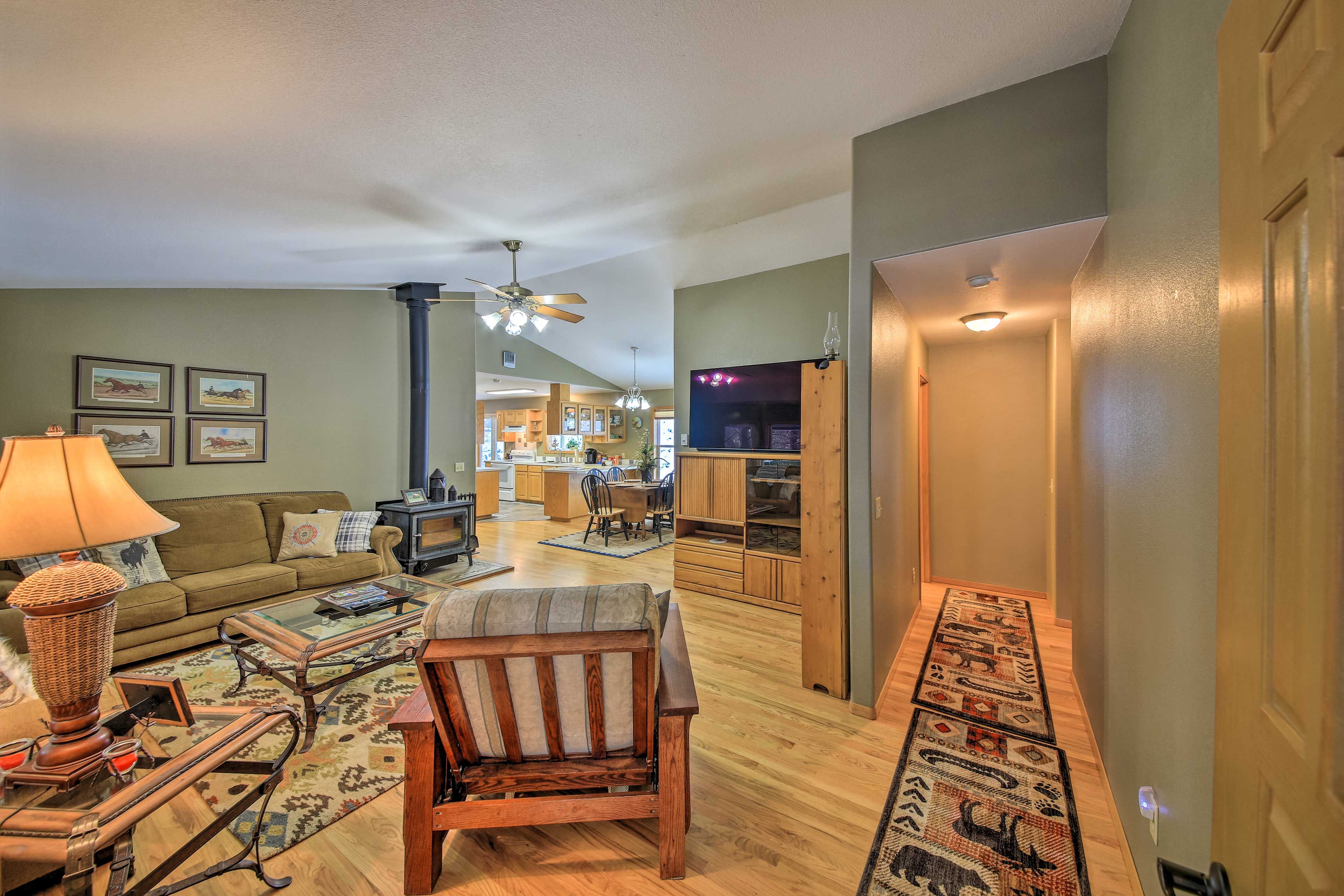 Living Room | Smart TV | Window A/C Unit | Free WiFi