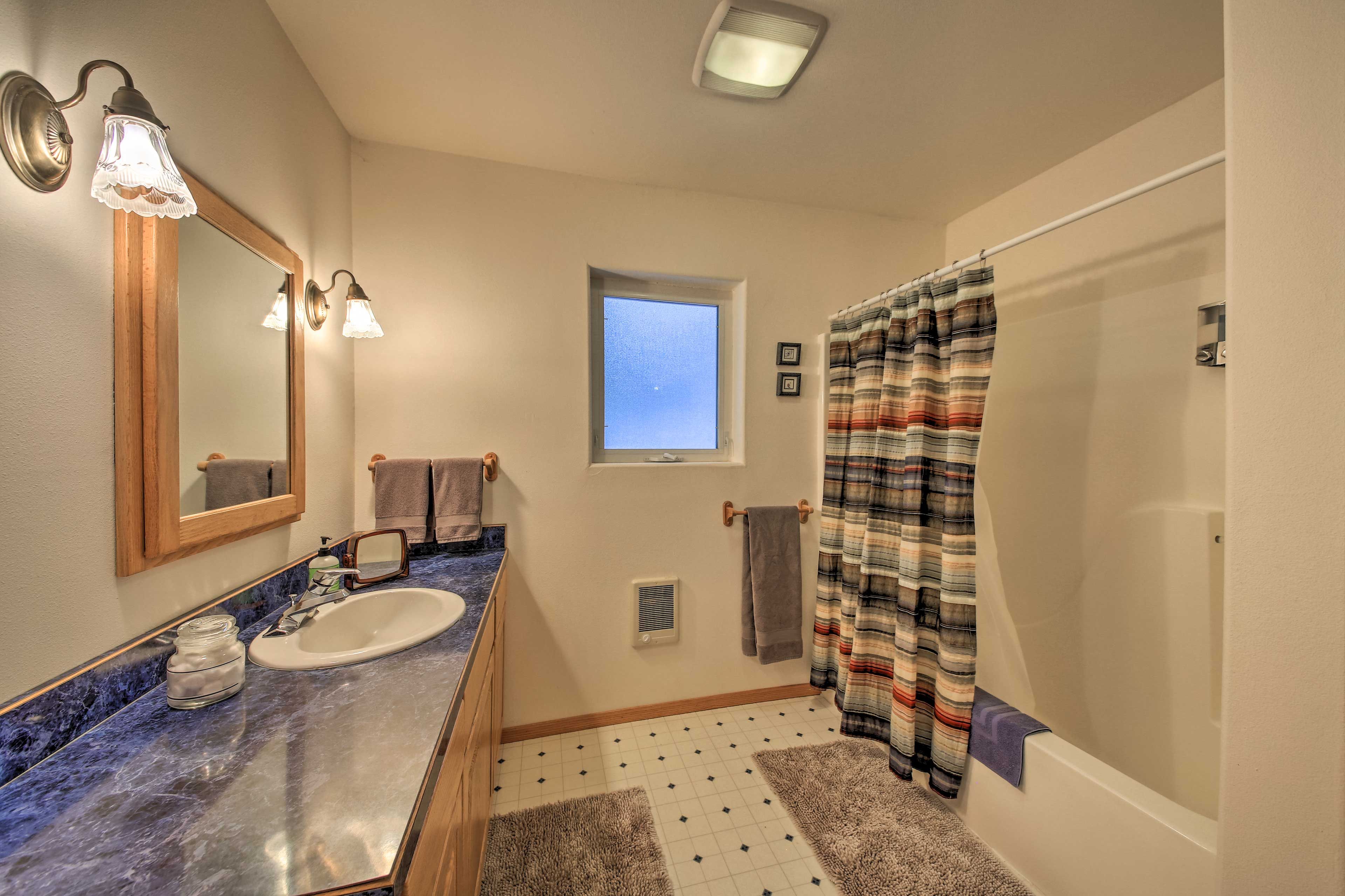 En-Suite Bathroom | Towels Provided | Hair Dryer