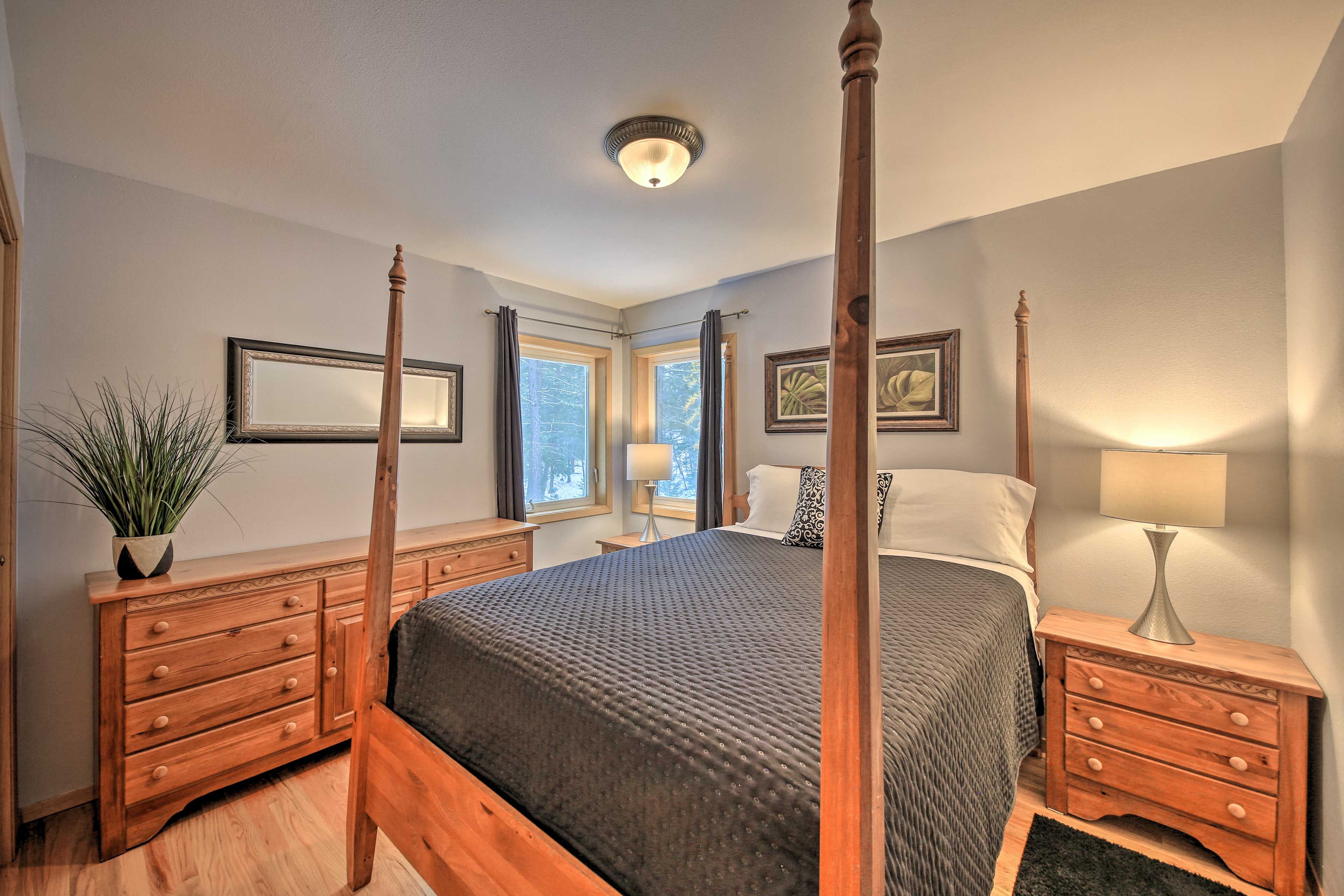 Bedroom 2 | Queen Bed | Linens Provided