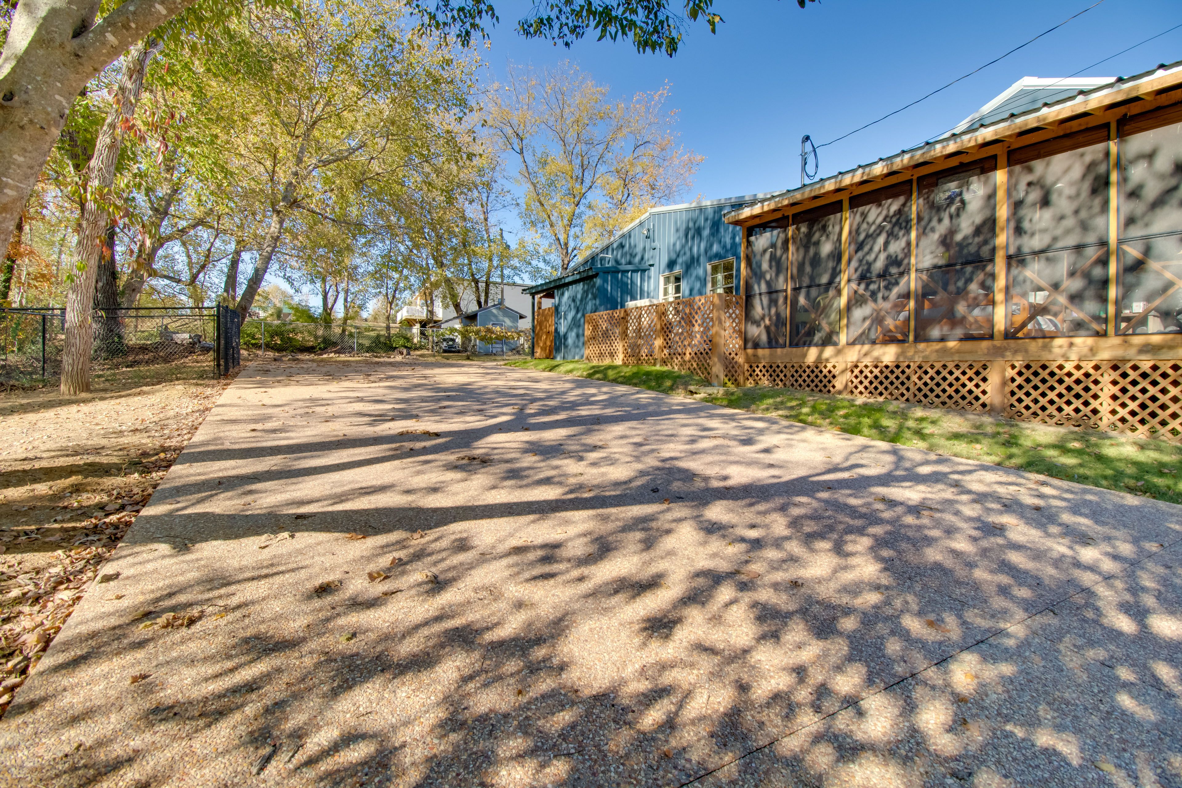 Parking | Driveway (3 Vehicles)