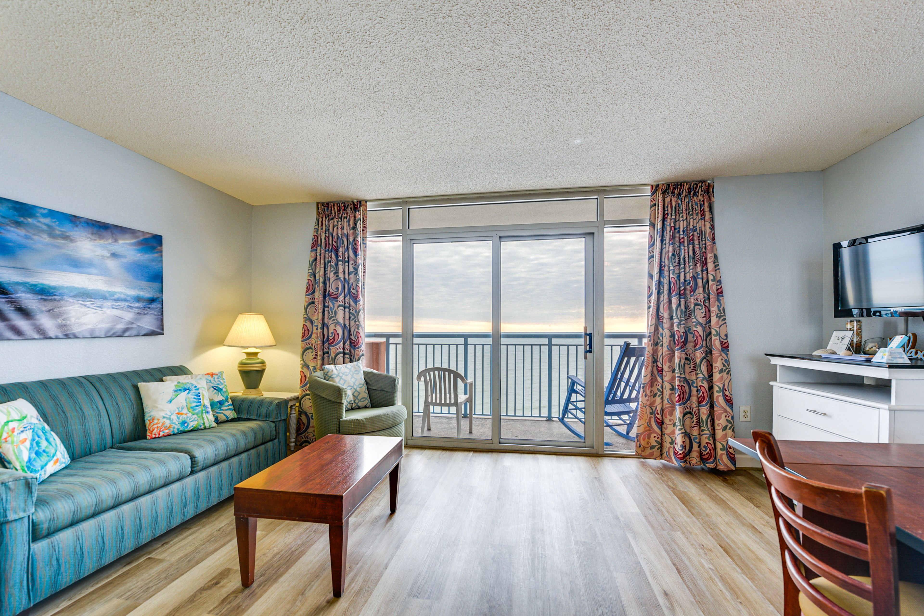 Living Room | Full Murphy Bed | Full Sleeper Sofa | Main Floor | Smart TV