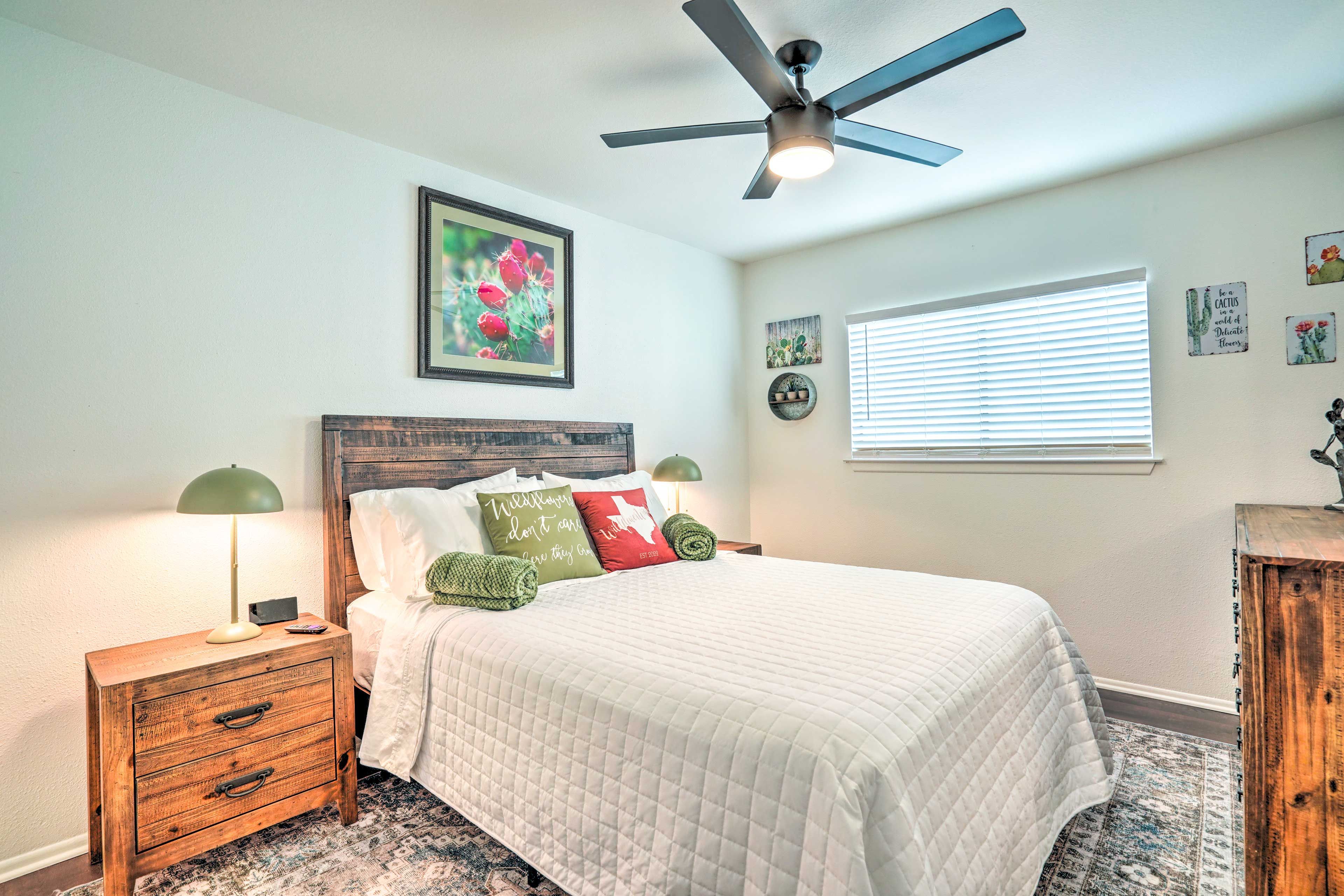 Bedroom 2 | Queen Bed