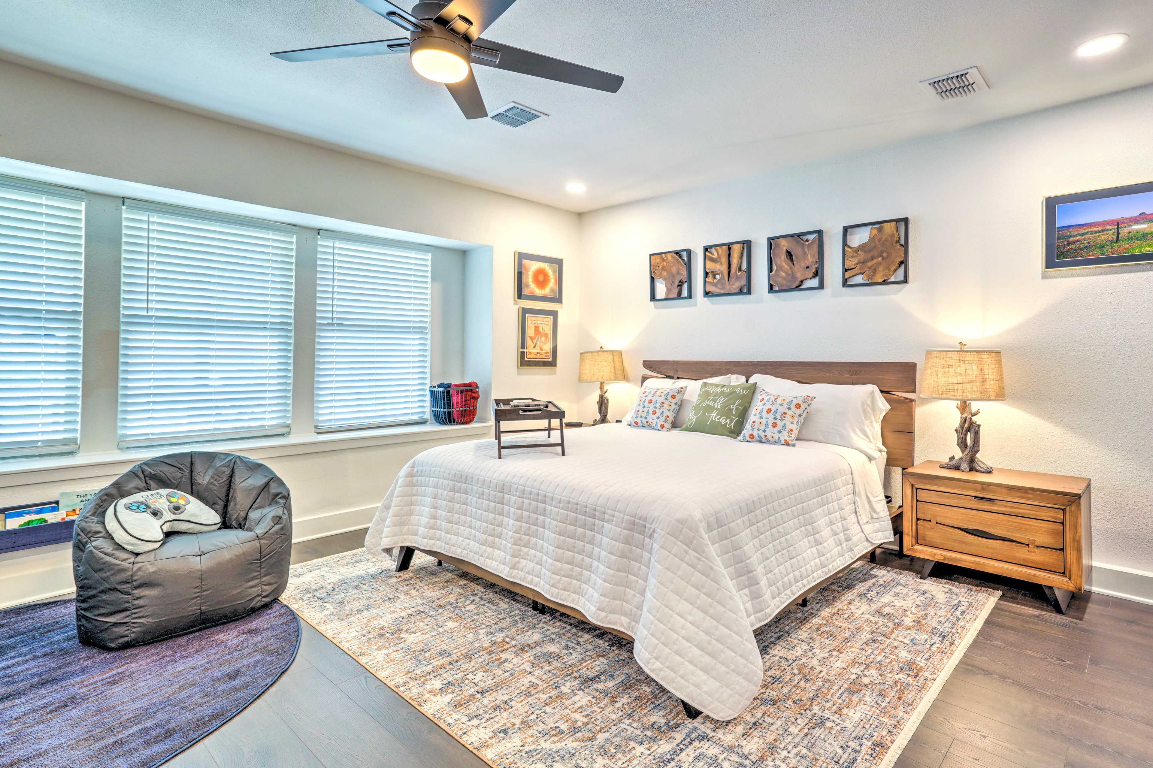 Bedroom 4 | King Bed & Twin XL Bunk Bed | Crib | Xbox