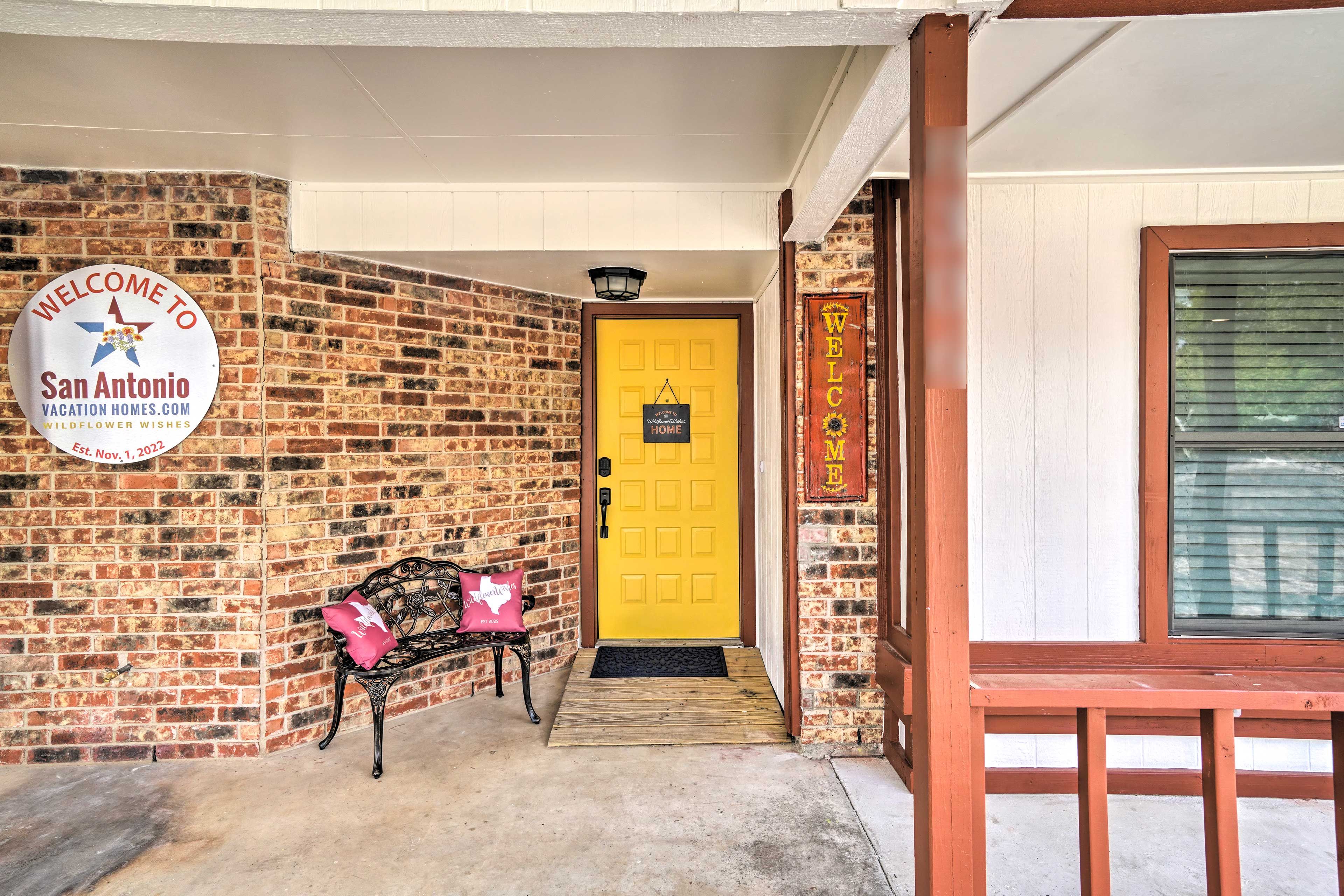 Entryway | Exterior Camera | Keyless Entry