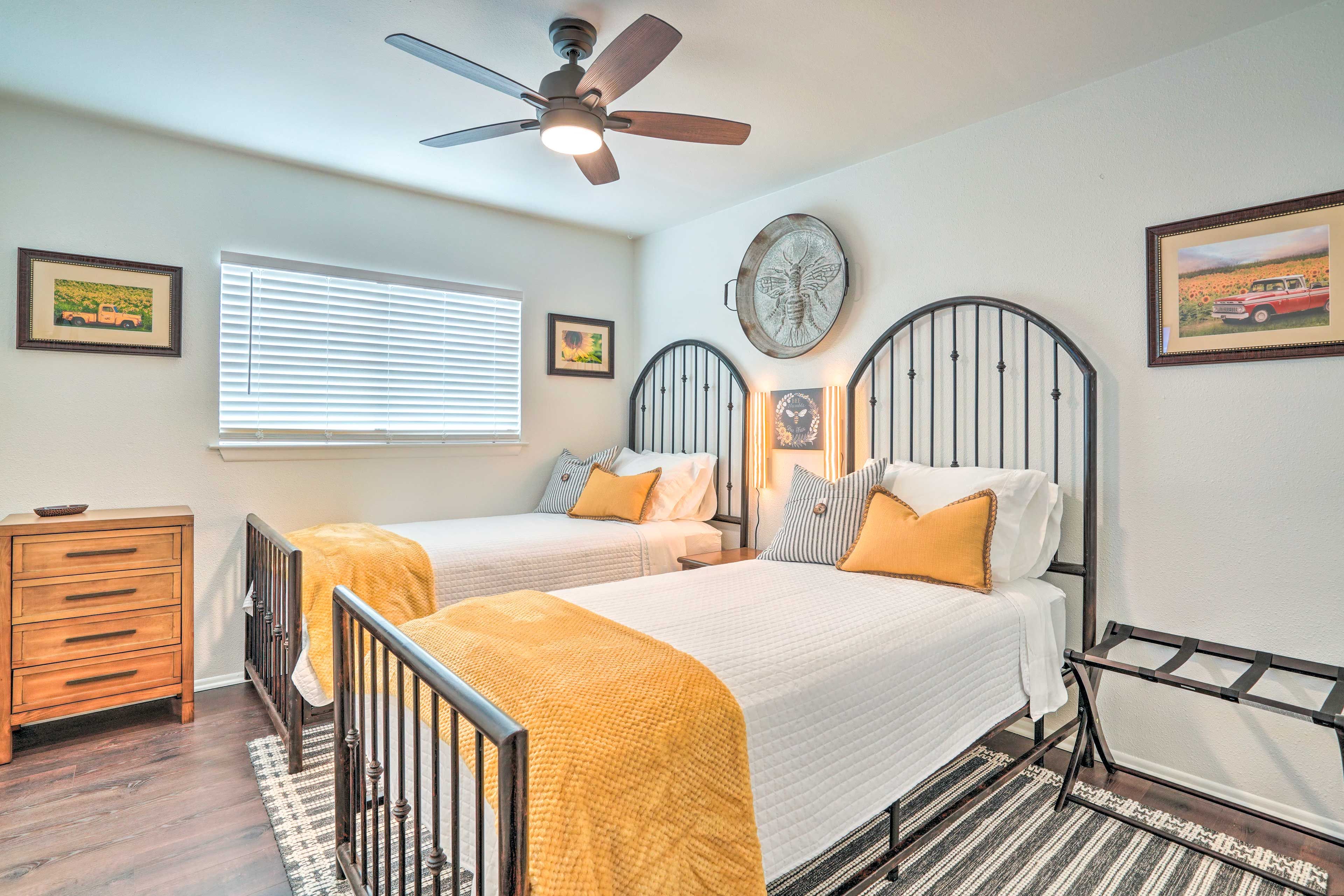 Bedroom 3 | 2 Twin XL Beds