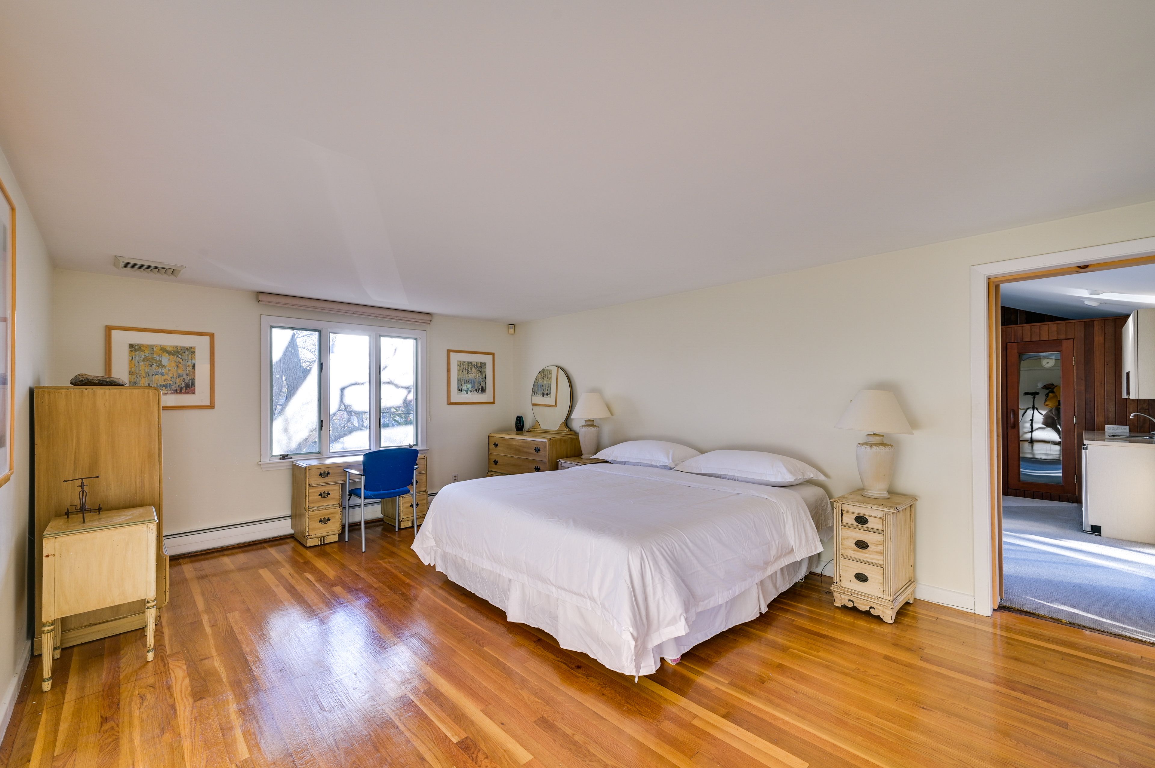 Bedroom 1 | King Bed