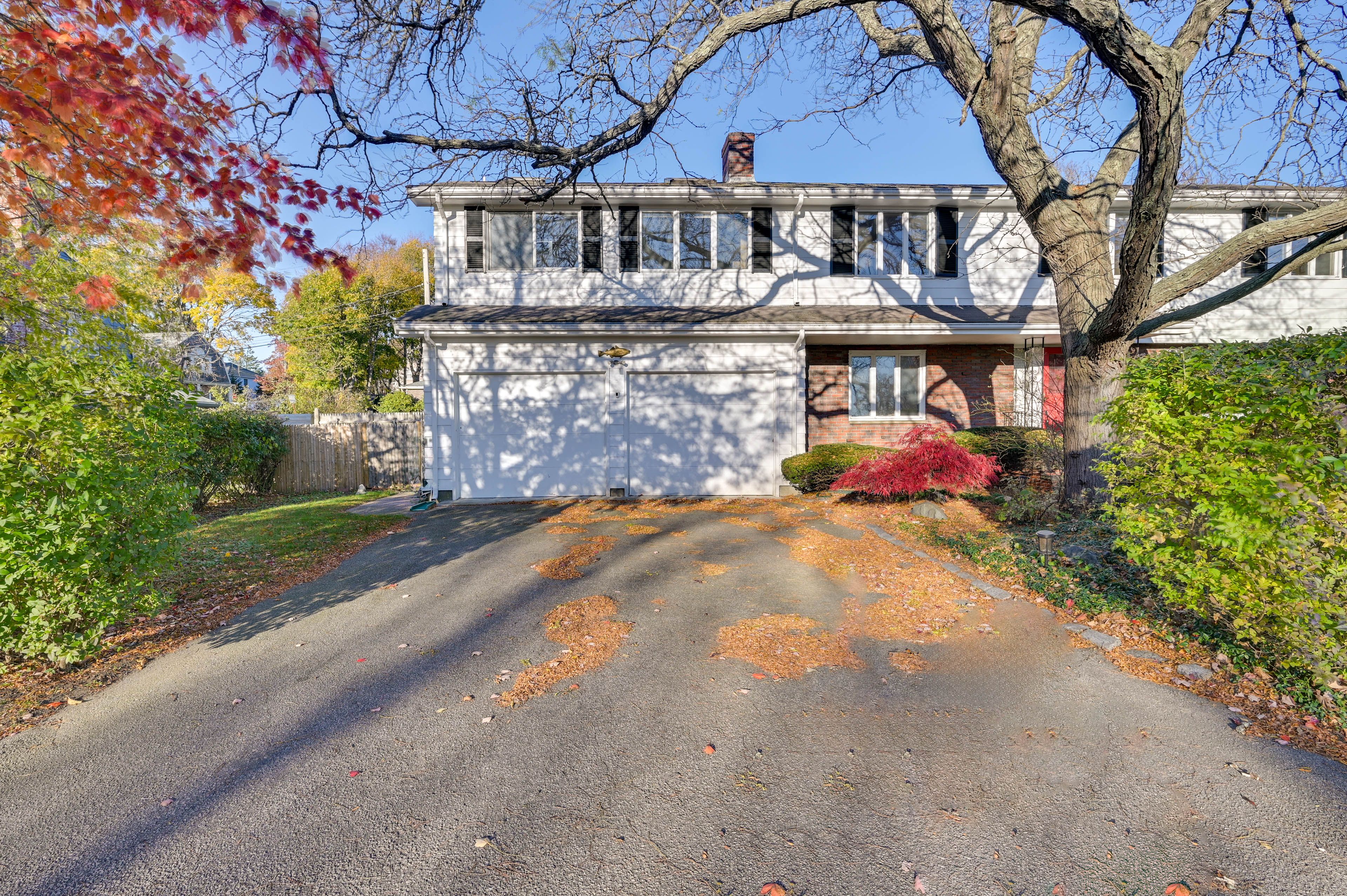 Parking | Driveway (3 Vehicles)