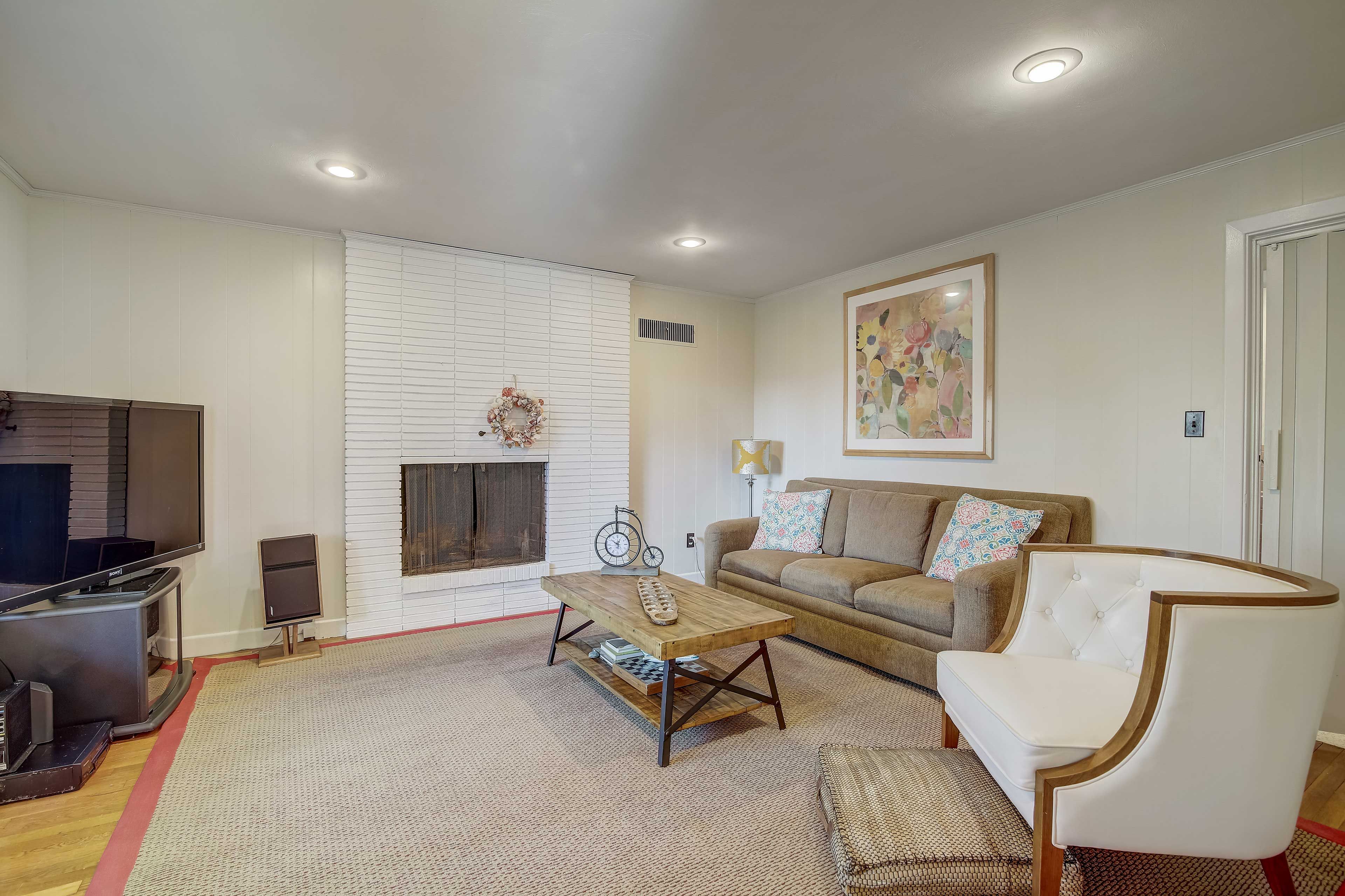 Family Room | Free WiFi | Central A/C & Heating