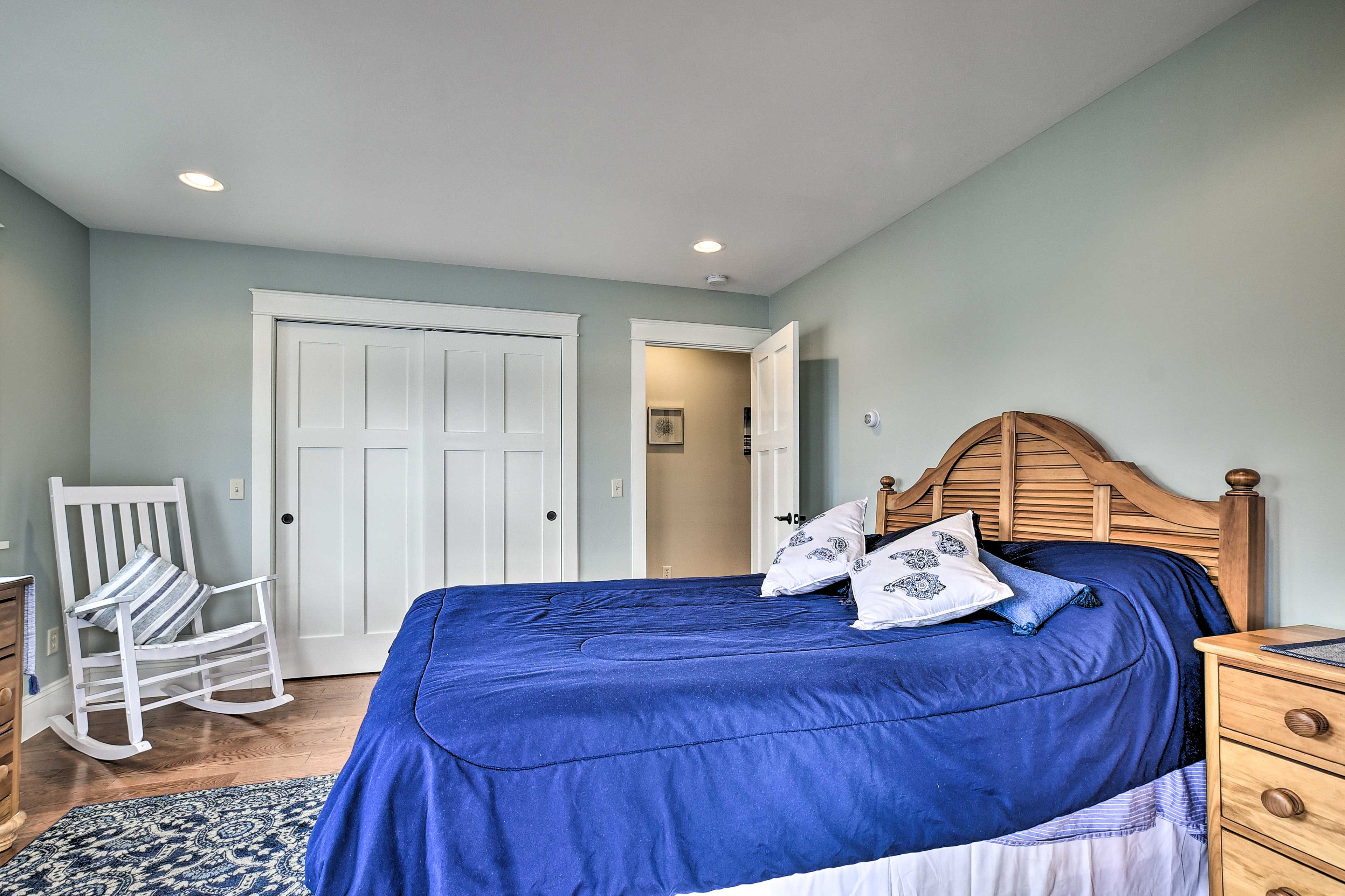 Bedroom 3 | Queen Bed