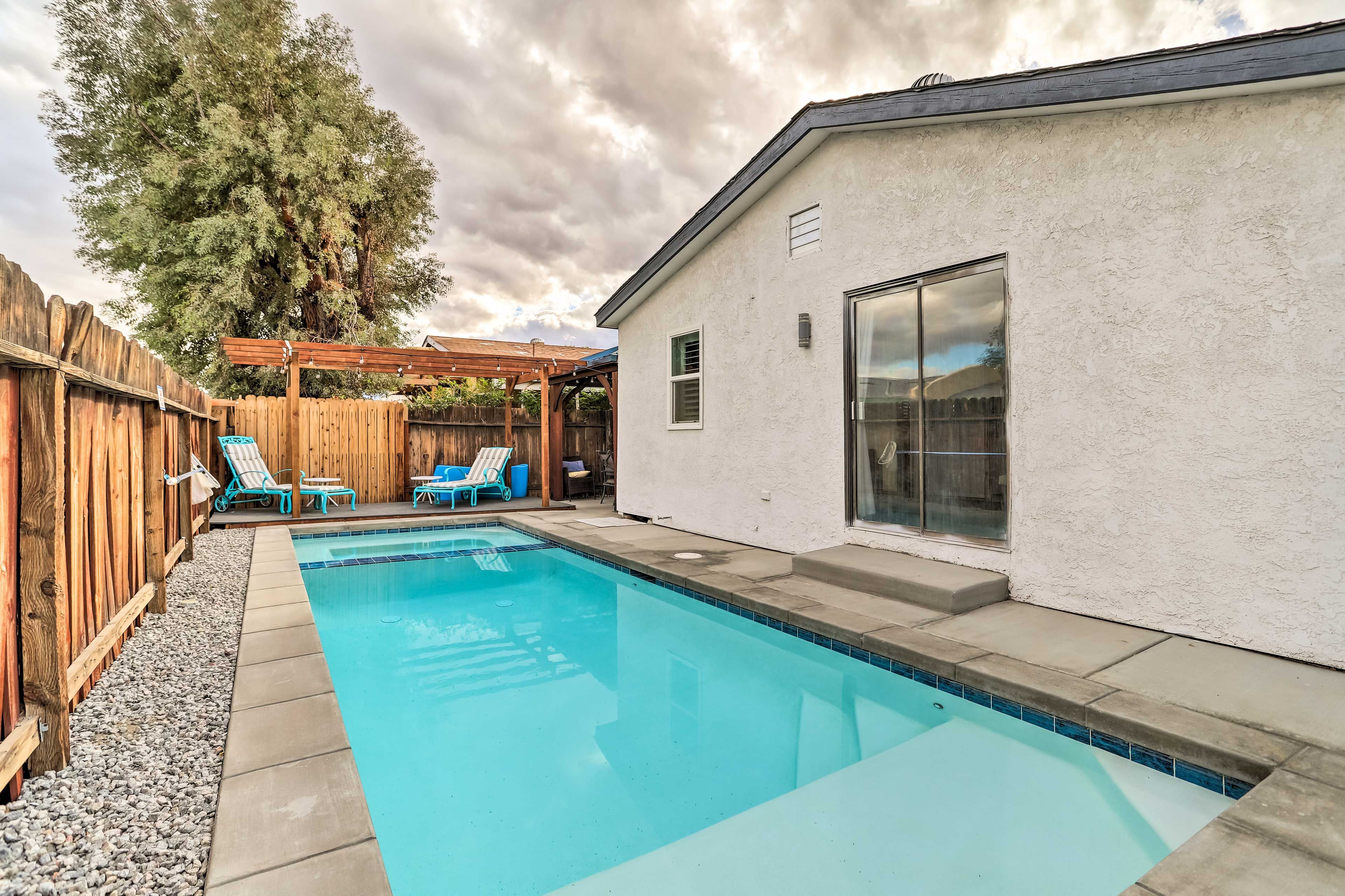 Pool w/ Jacuzzi
