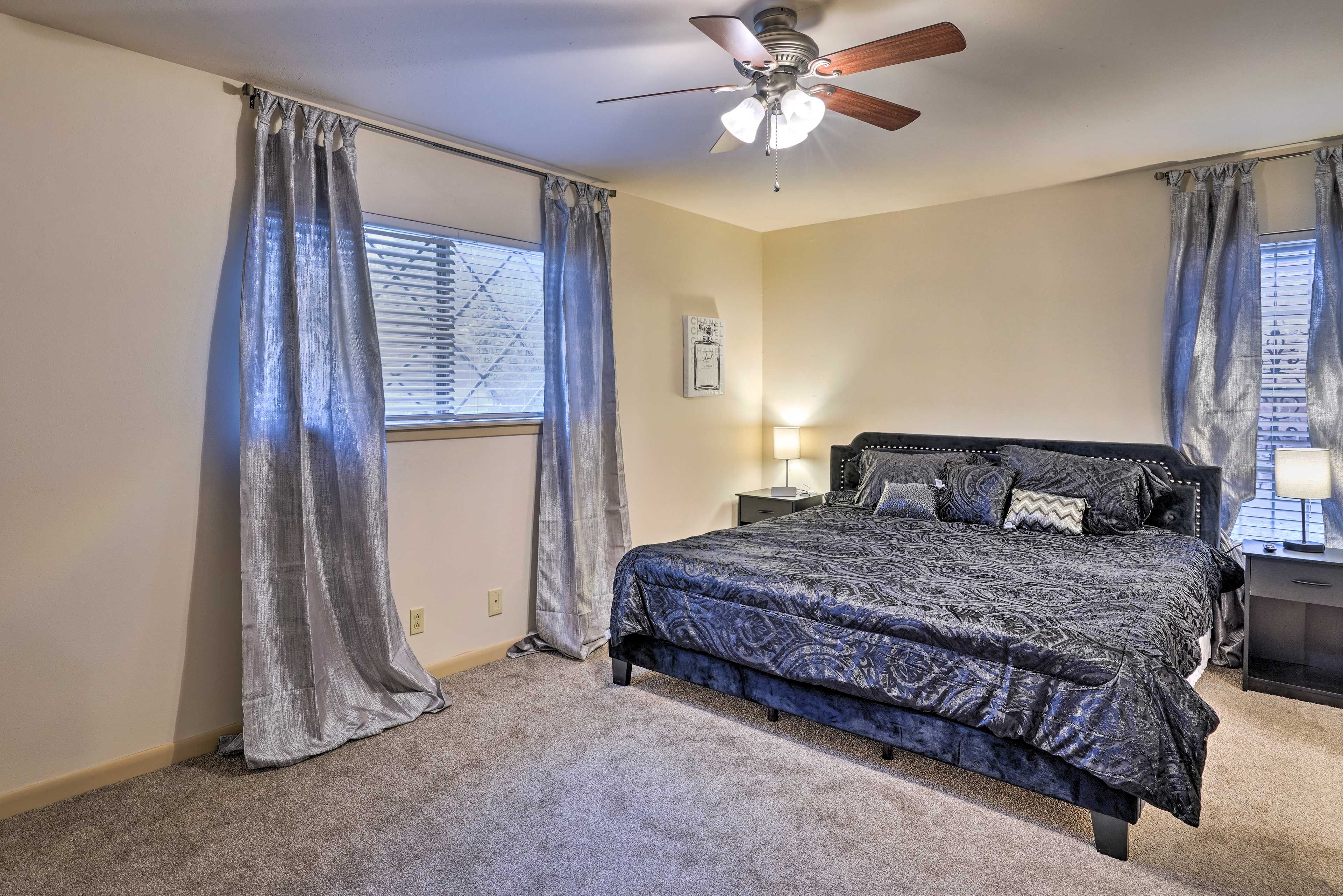 Bedroom 1 | King Bed | Smart TV | En-Suite Bathroom