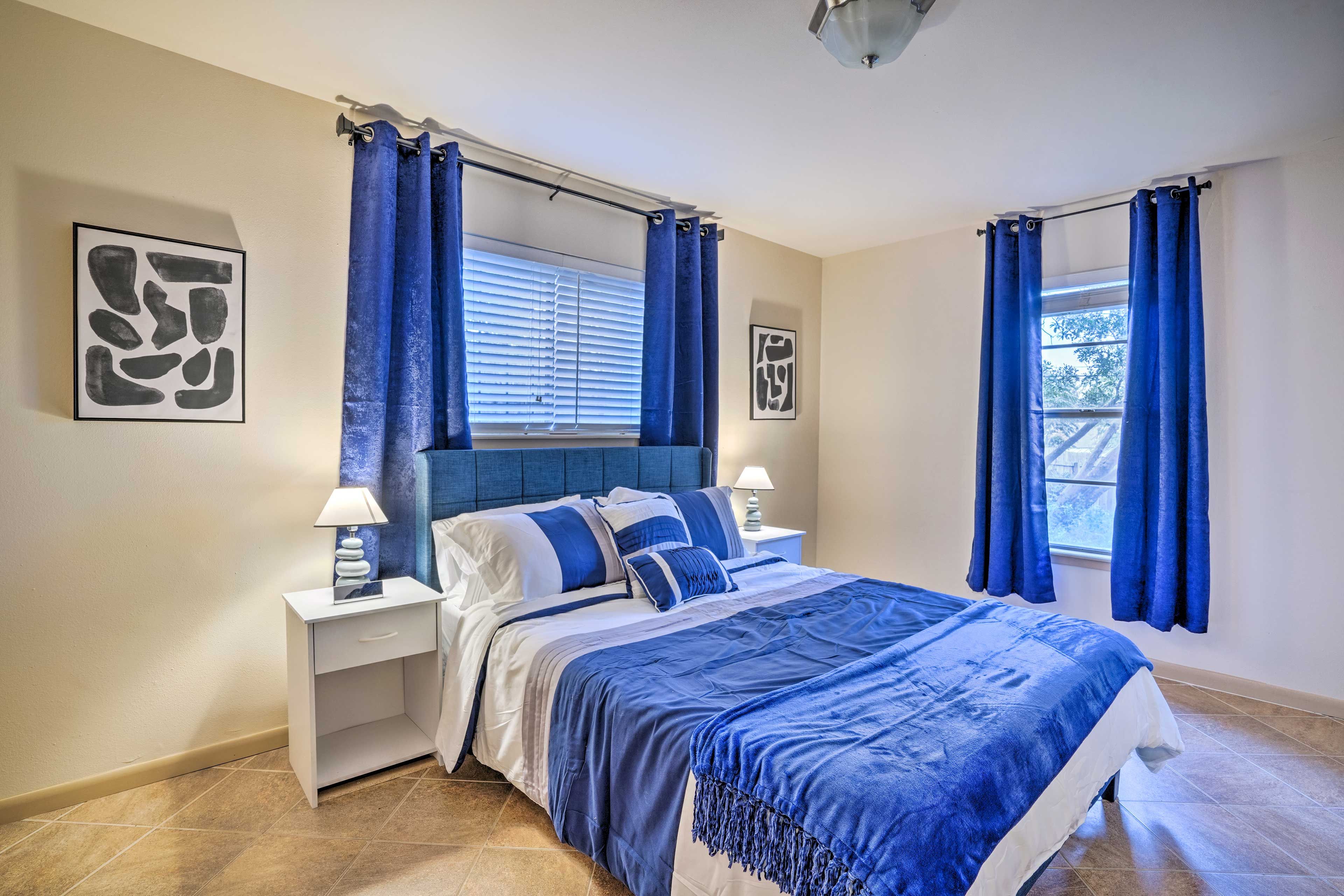 Bedroom 2 | Queen Bed | Smart TV