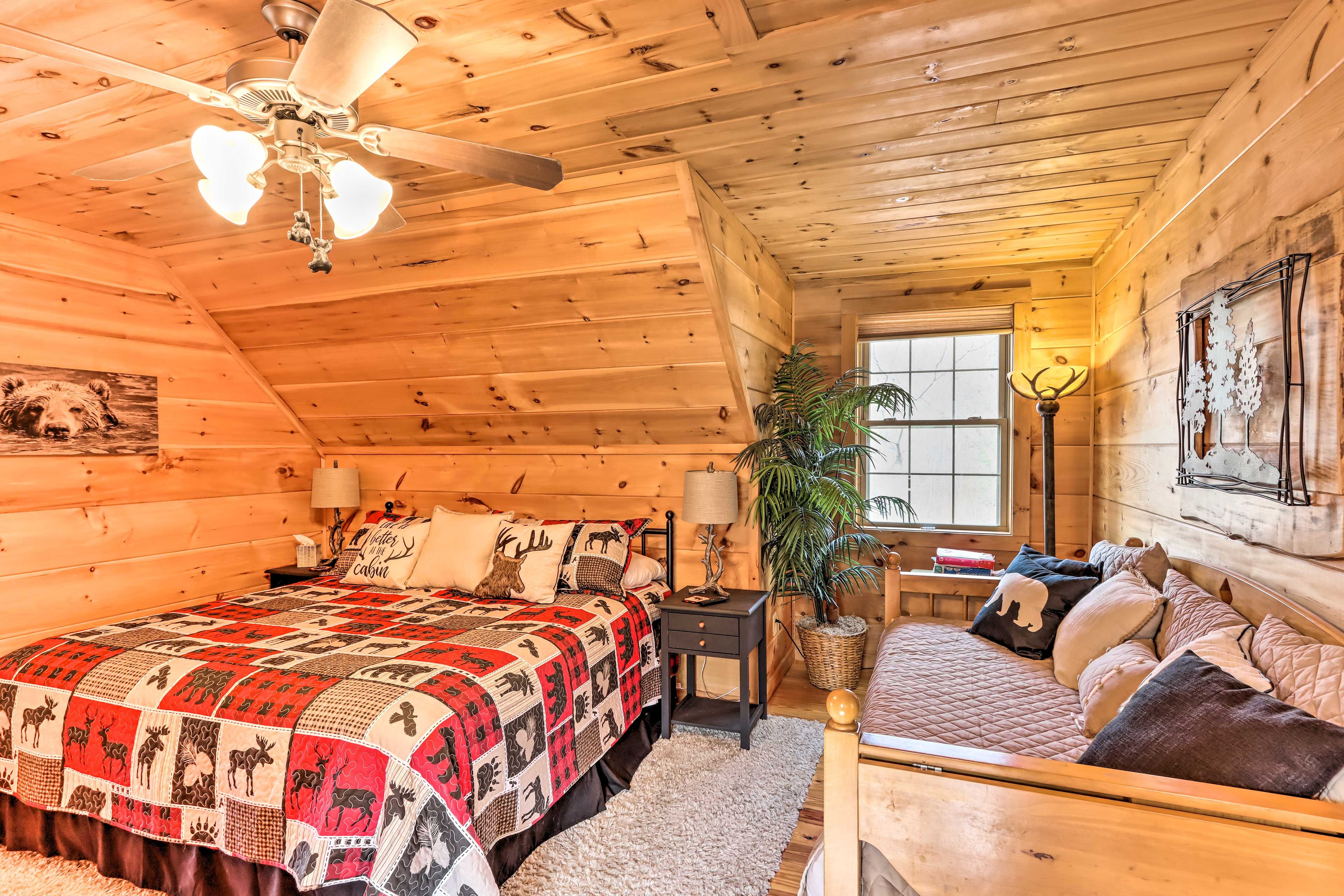 Bedroom 4 | King Bed & Twin Daybed | Upper Level | Work-Friendly Desk