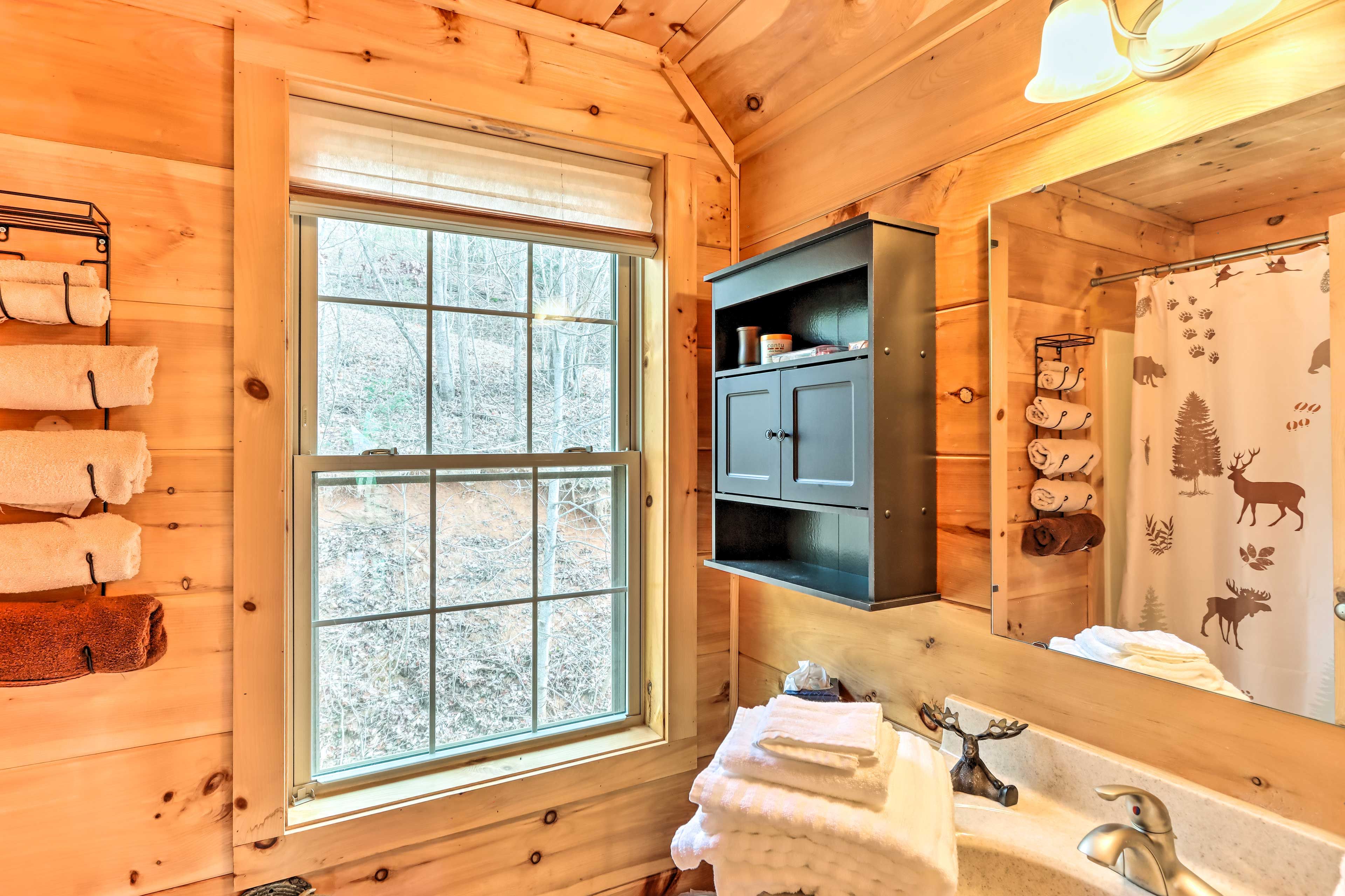 En-Suite Bathroom | Complimentary Toiletries