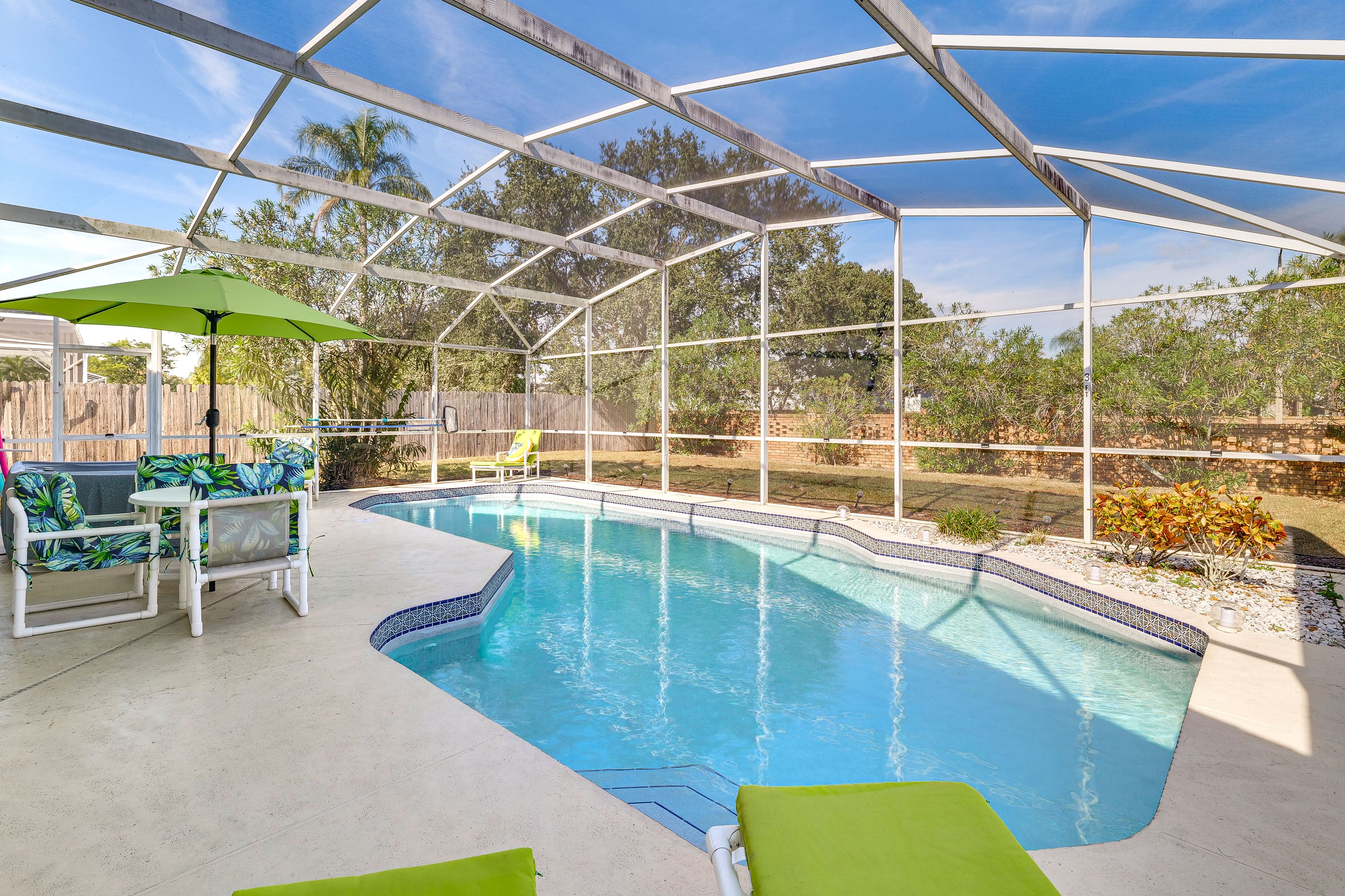 Furnished Lanai | Dining Area | Private Hot Tub | Pool (Heated w/ Fee)