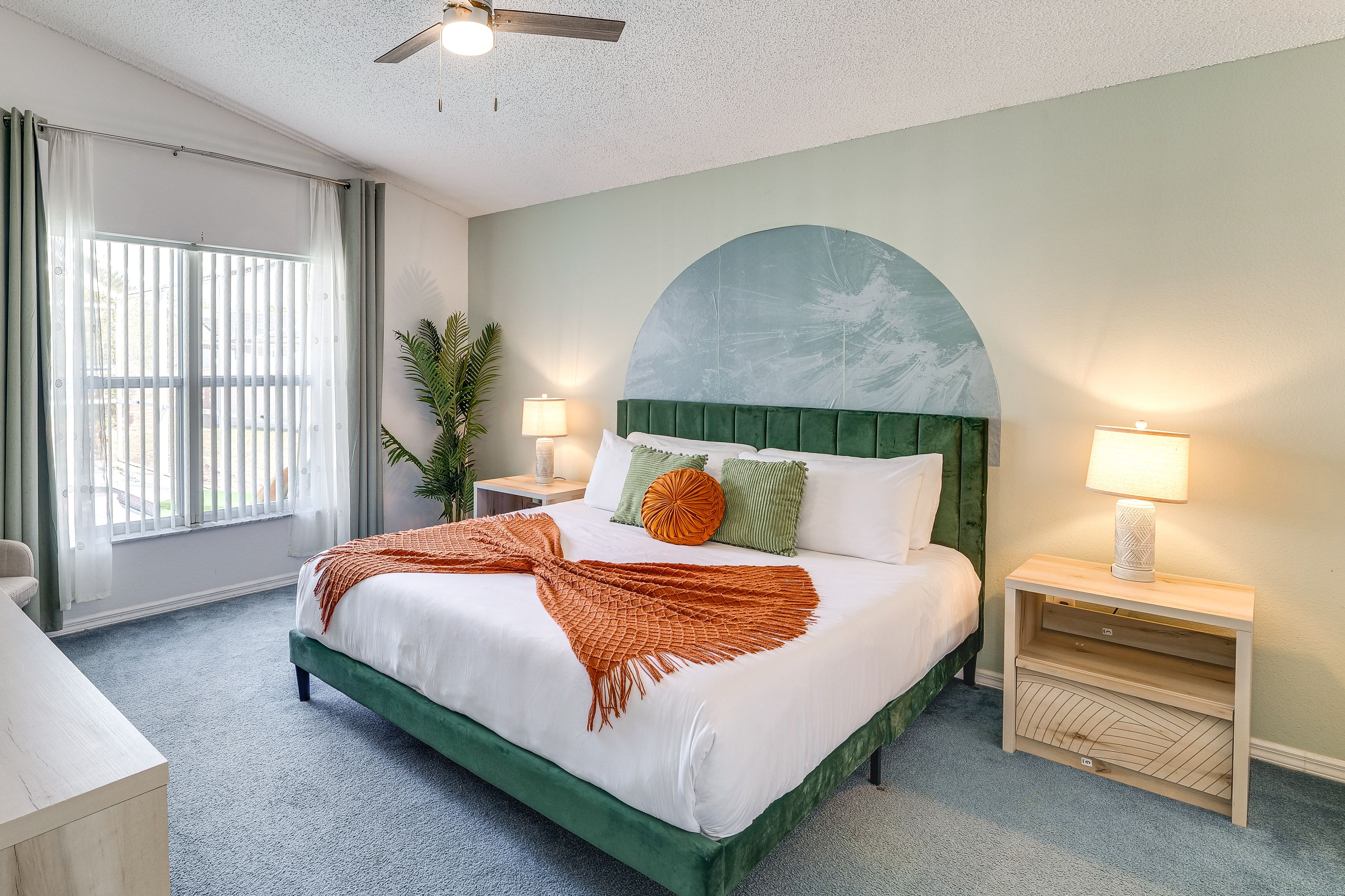 Bedroom 1 | King Bed | Smart TV | 1st Floor