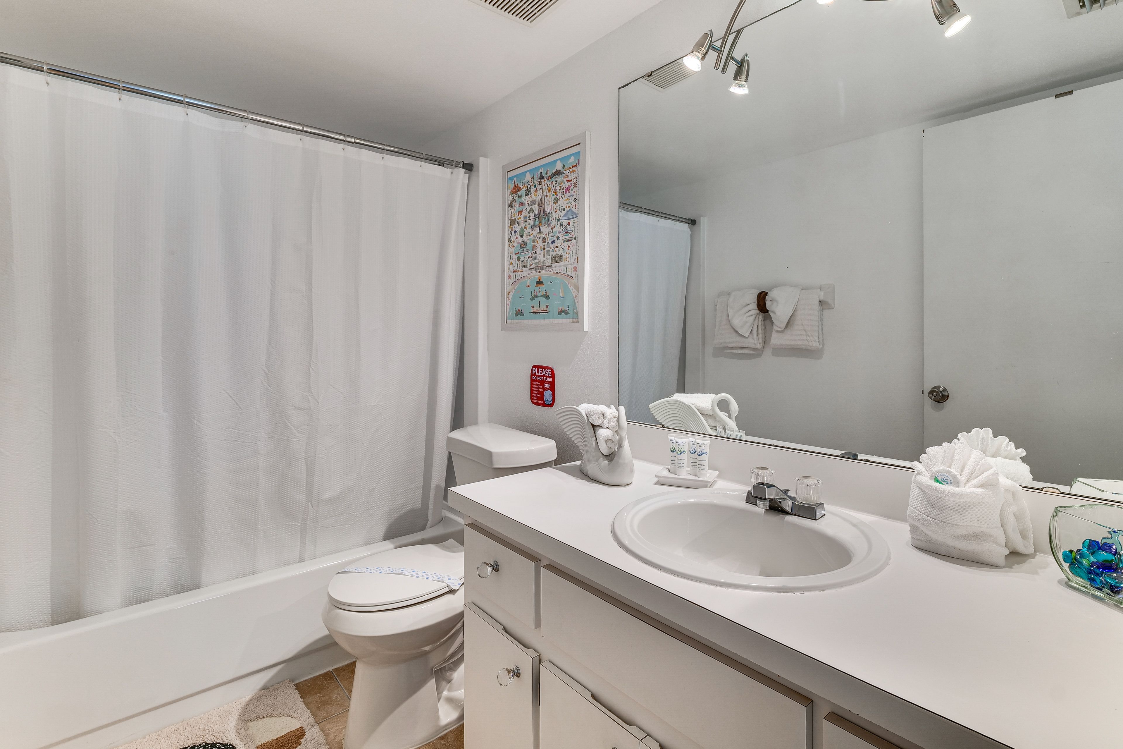 Full Bathroom | Complimentary Toiletries | 2nd Floor