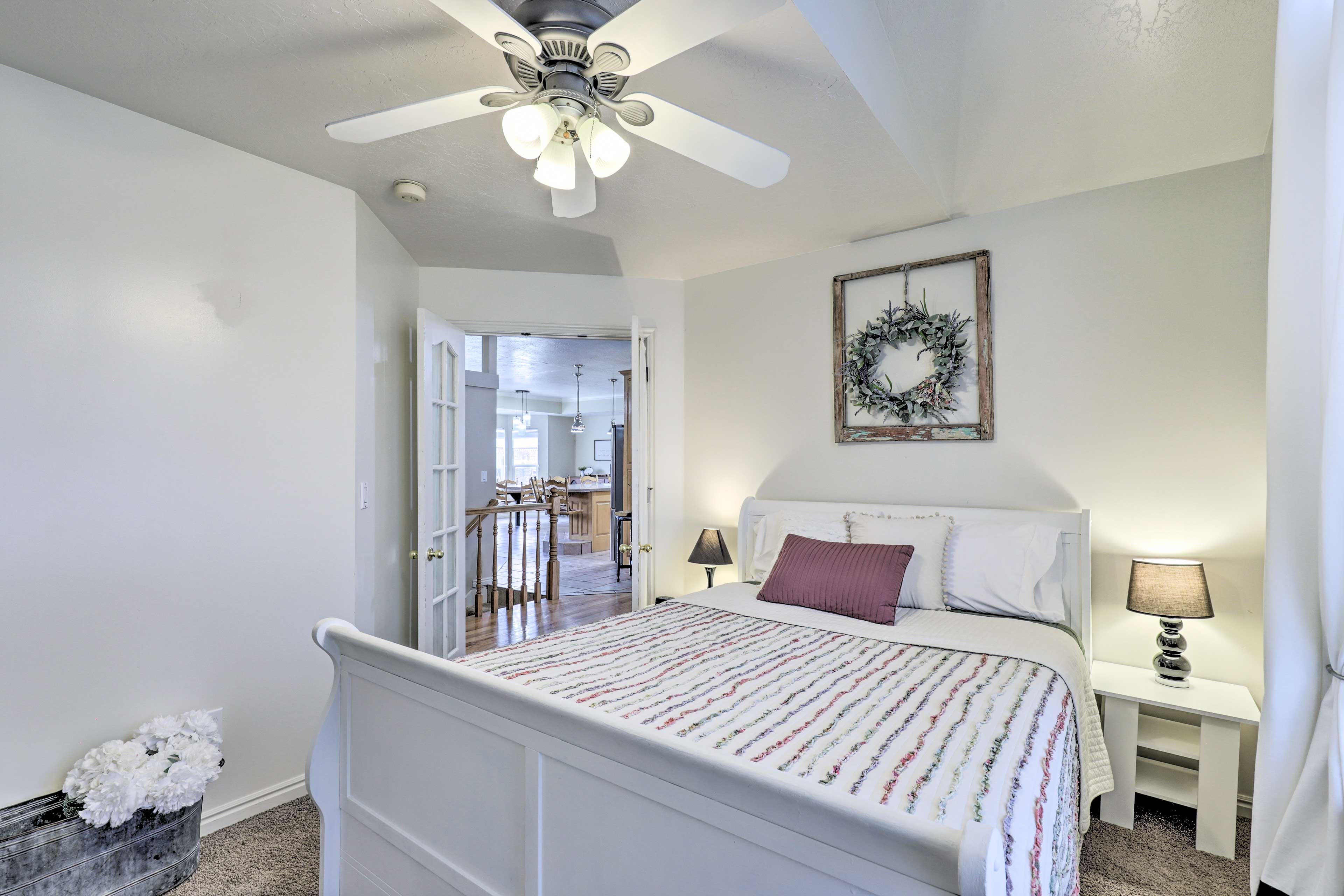 Bedroom 2 | Queen Bed | Hangers