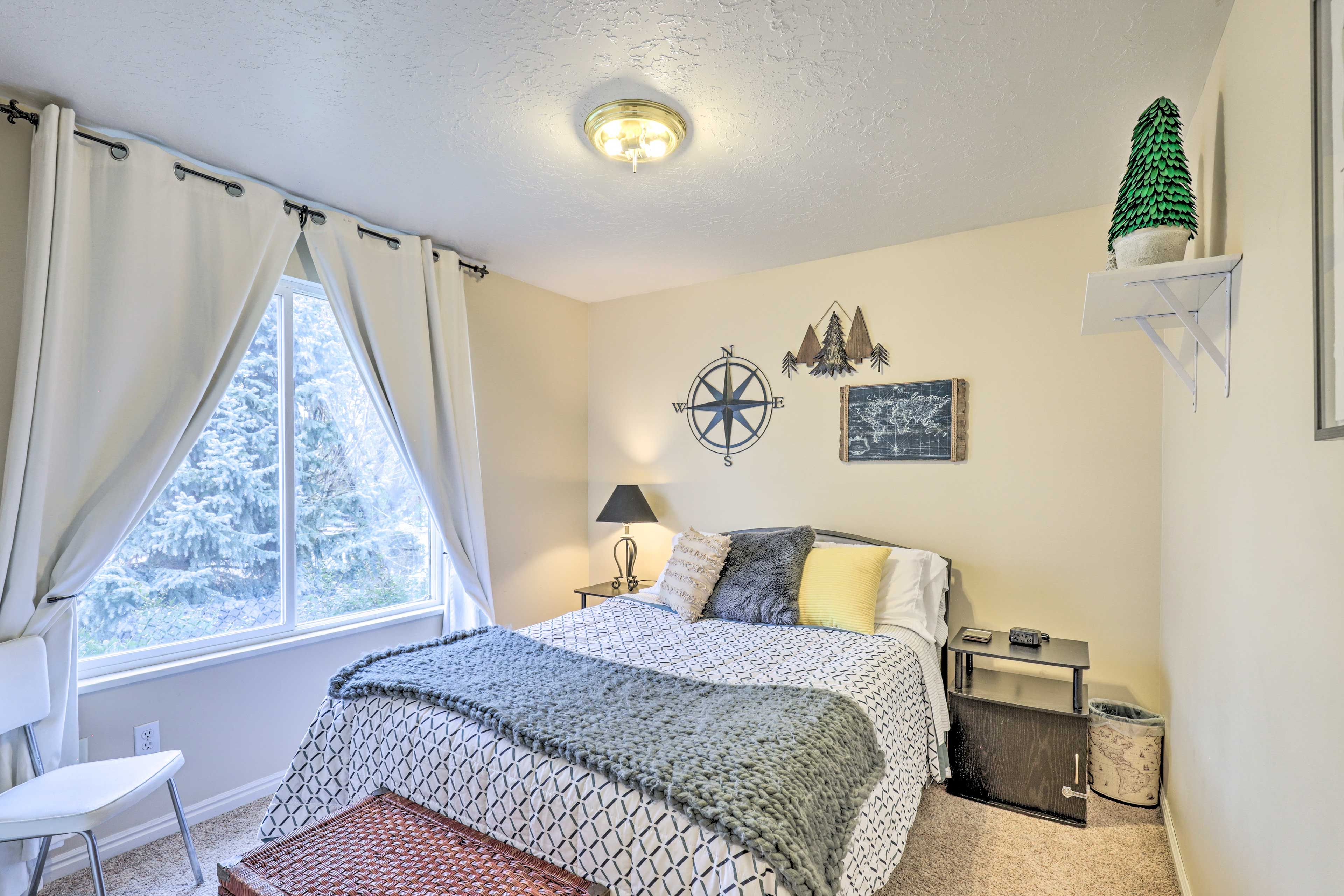 Bedroom 3 | Queen Bed | Linens & Towels Provided