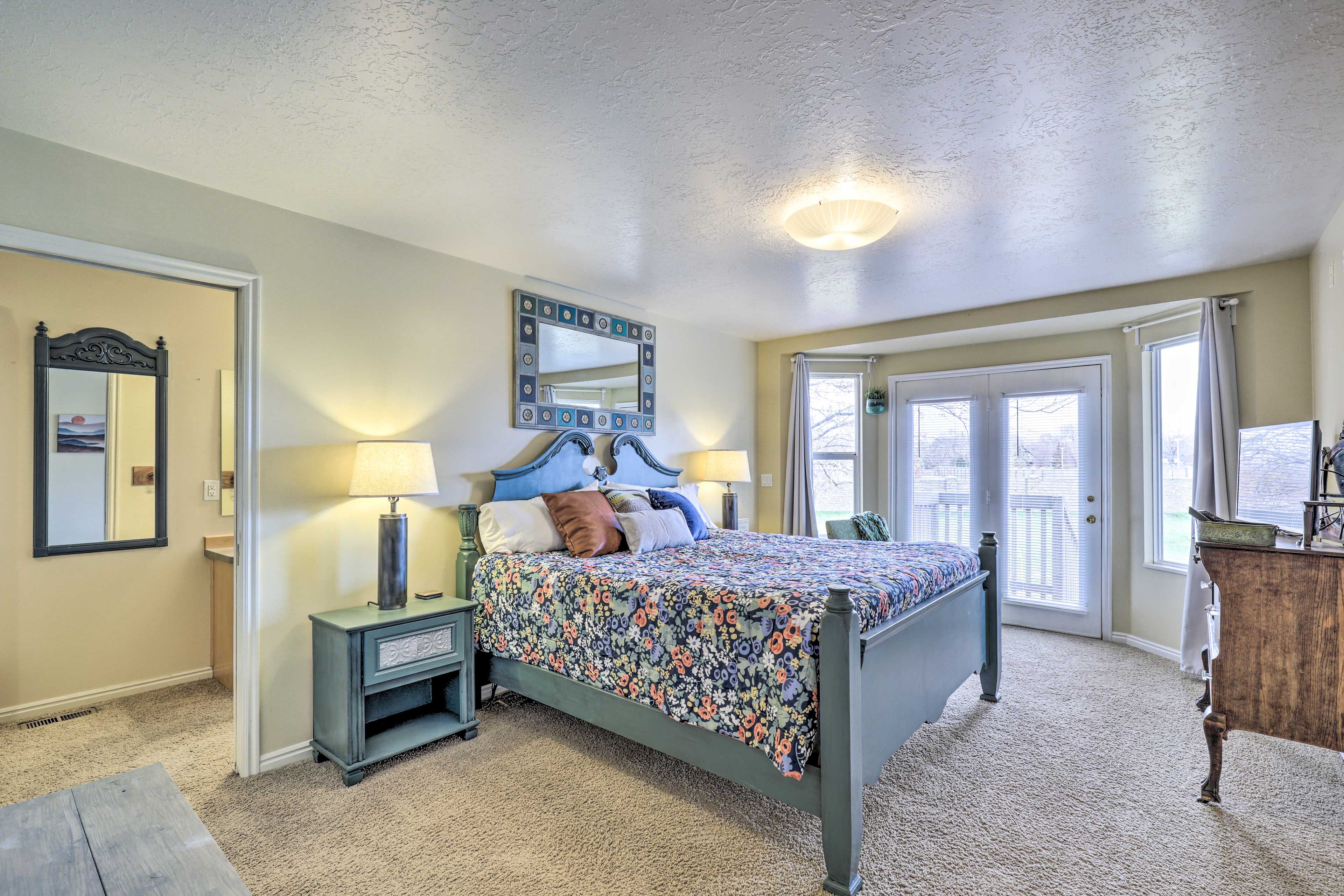 Bedroom 1 | King Bed | En-Suite Bathroom