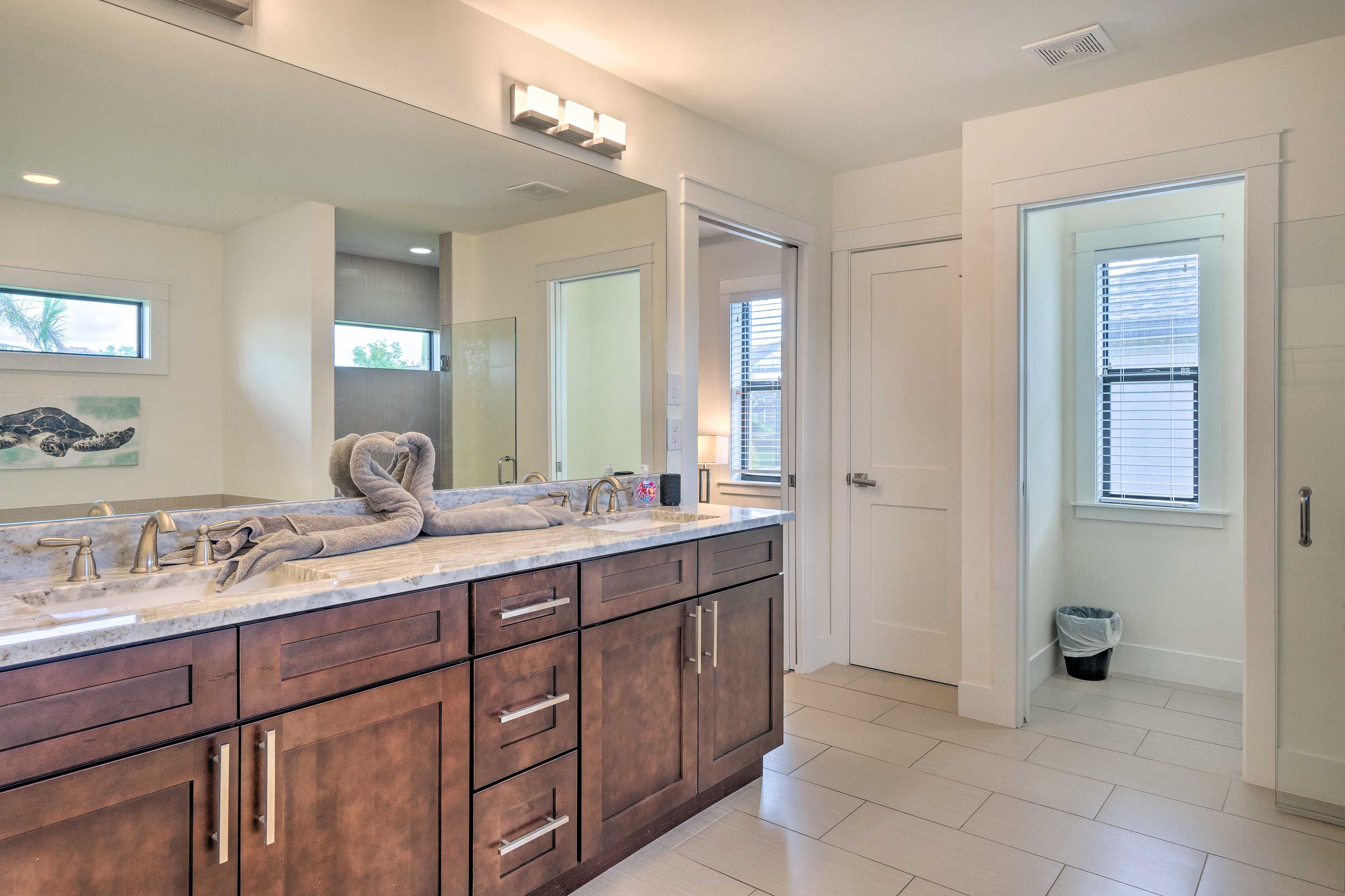 En-Suite Bathroom | Towels Provided